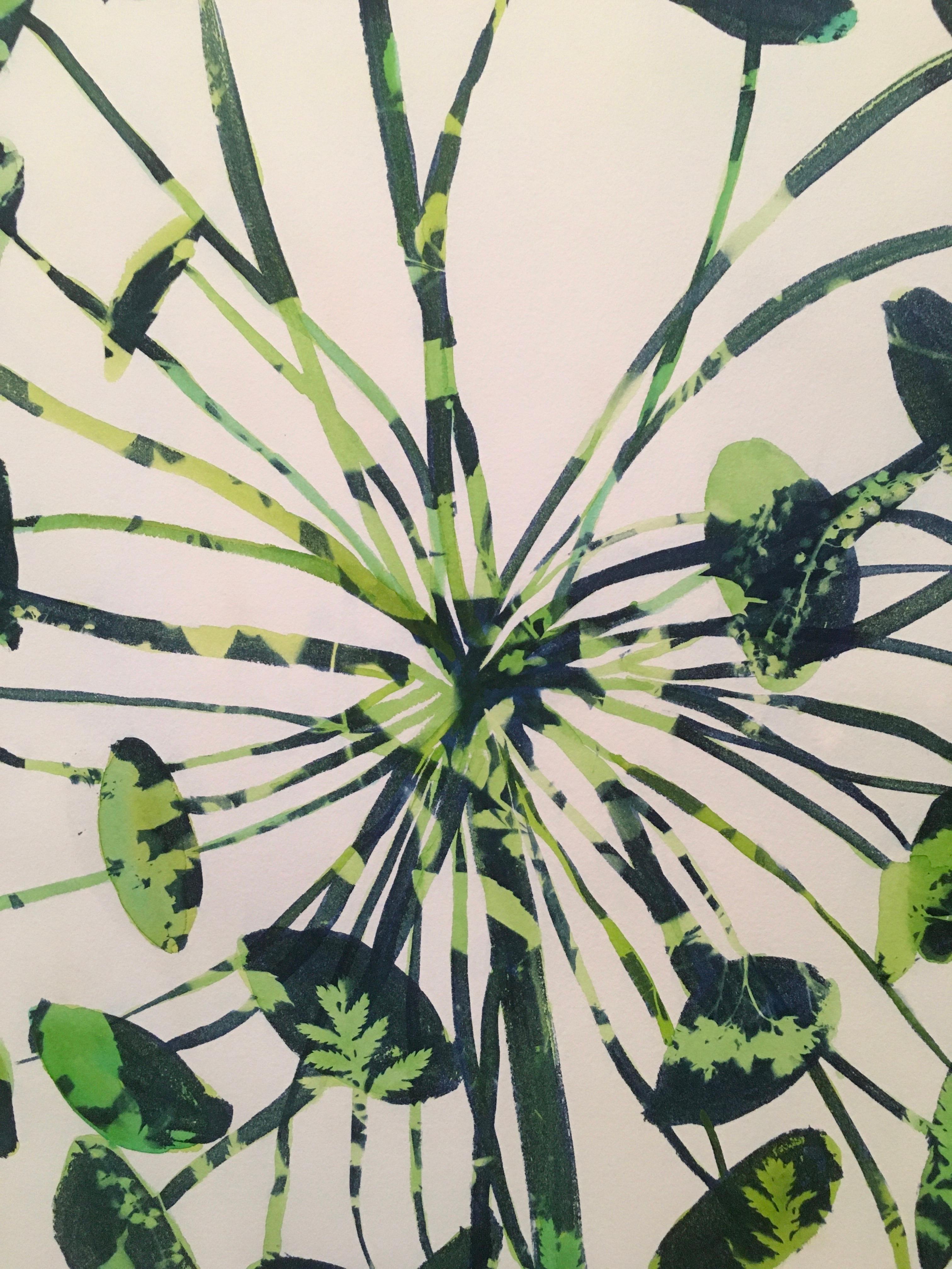 Allium Pop,  Zyanotyp, Blumen, geblümt, blau, grün, botanisch, Arbeit auf Papier – Painting von Cynthia MacCollum