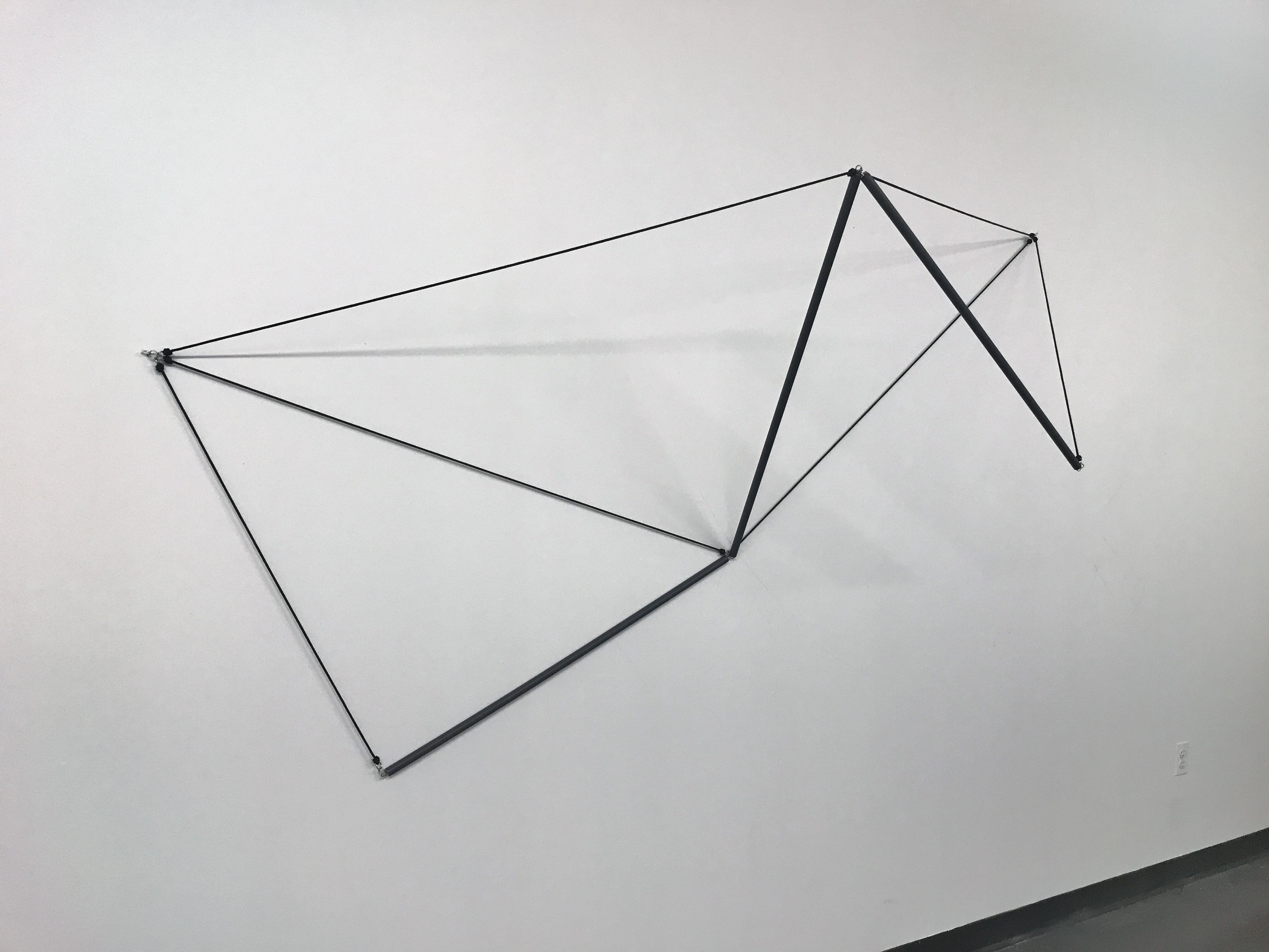 Dishtowel Fold, 2018, Polyesterkordel, PVCstange, Edelstahl, 94,5 x 49 x26 Zoll – Sculpture von Daniel G. Hill