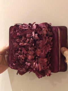 Patricia Miranda, Serie Florilegium, 2016, tintes de cochinilla, libros antiguos, perla