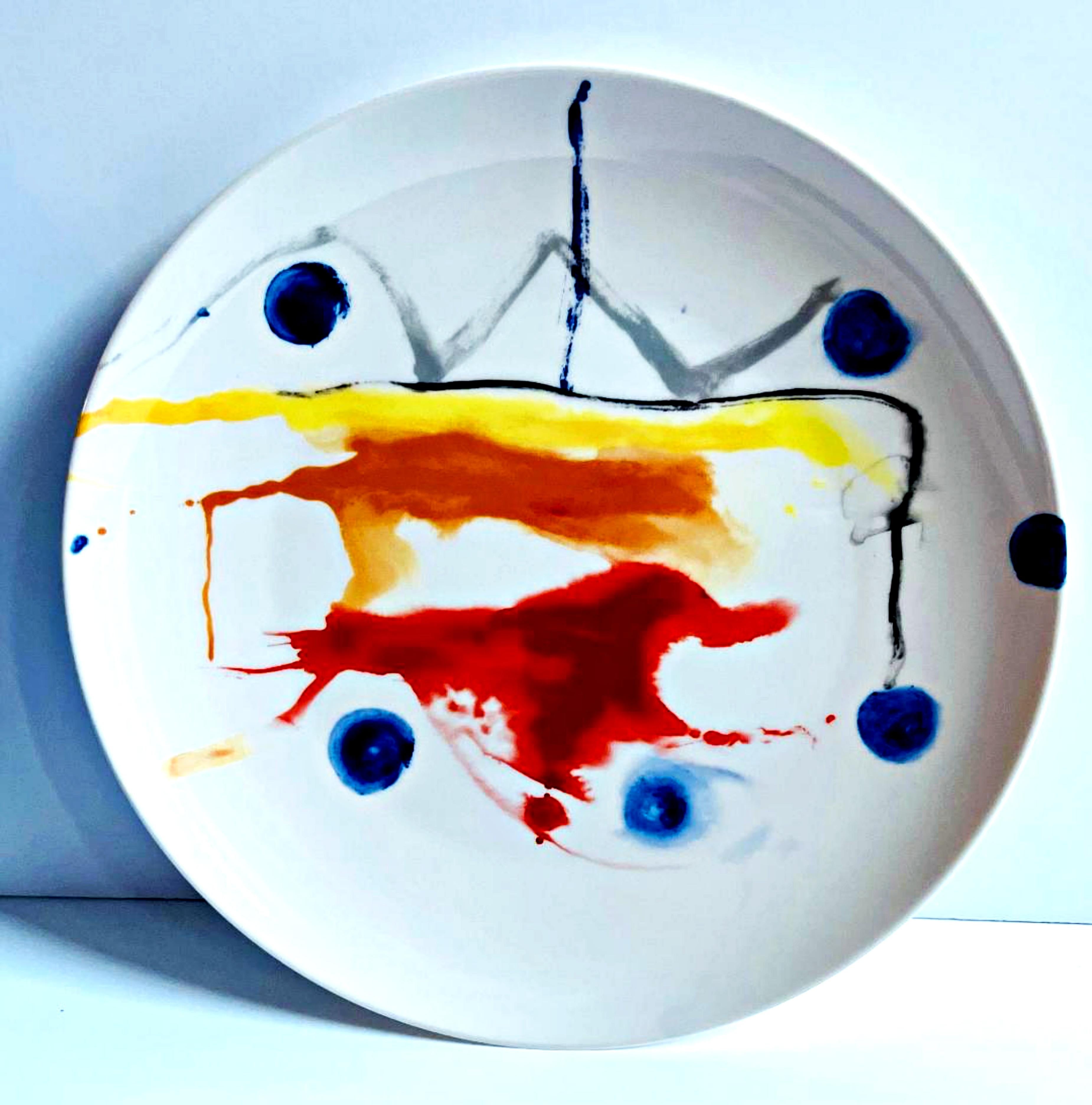 Acrobat (détail), assiette en porcelaine en édition limitée dans une boîte bleue sur mesure - abstrait