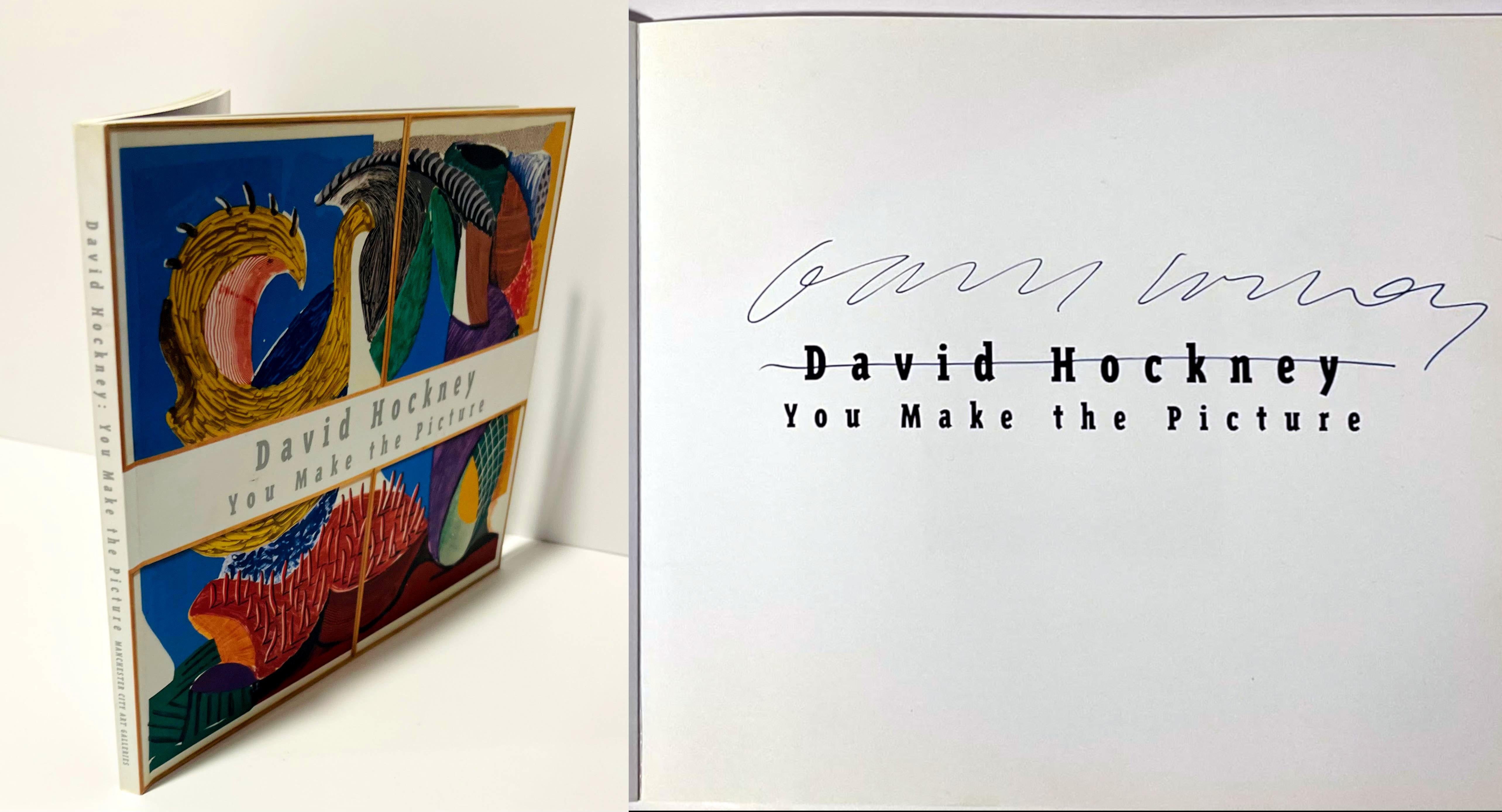 David Hockney
You Make the Picture (signé par David Hockney), 1996
Catalogue broché avec couverture rigide et rabats pliés à la française (signé à la main par David Hockney).
signé à la main par David Hockney sur la demi-page de titre
9 × 8 × 1/2