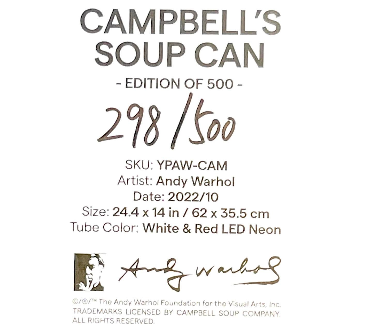 Andy Warhol
Enseigne murale lumineuse pour les canettes de soupe Campbell, 2022
Boîte de soupe imprimée en acrylique, doublée d'une illustration LED rouge au néon, avec tube à haut rendement énergétique, support en carton plein.
La boîte est signée