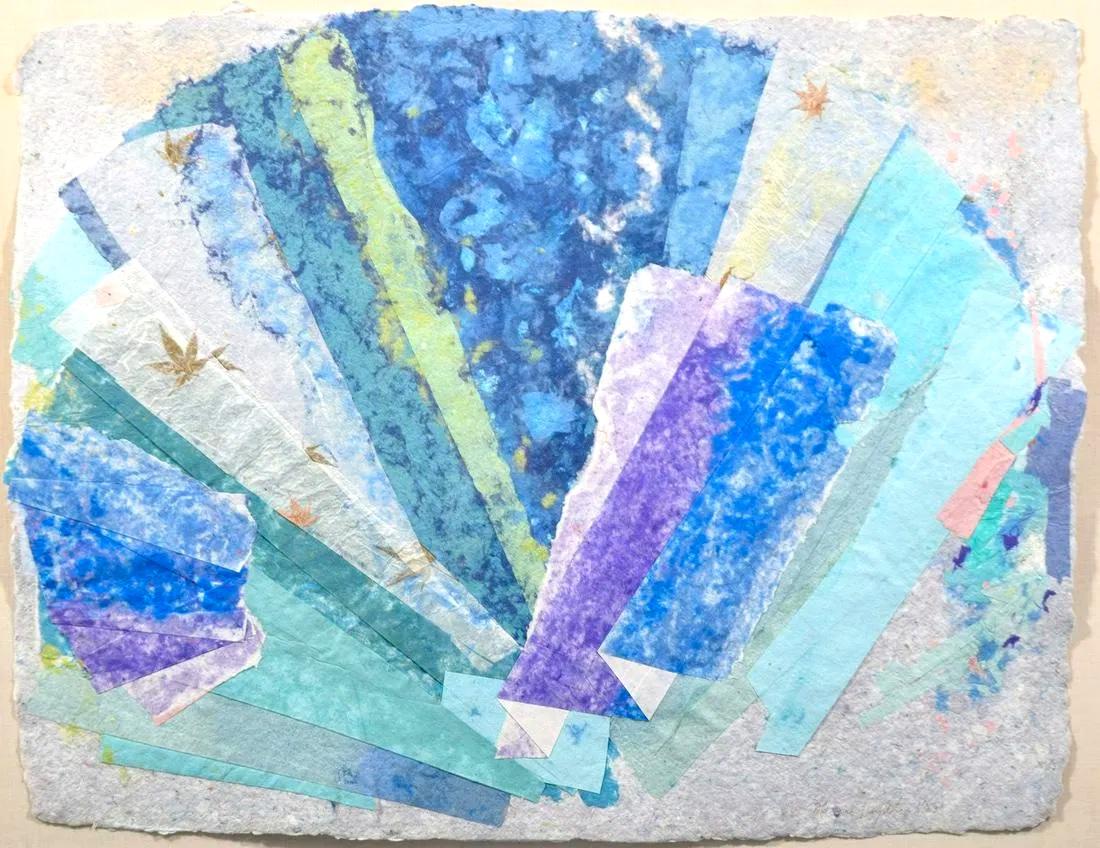 Margie Hughto Abstract Drawing – Blaue Blüte, einzigartige signiertes Werk auf handgefertigtem, handgefärbtem Papier ex Tupperware Coll. 