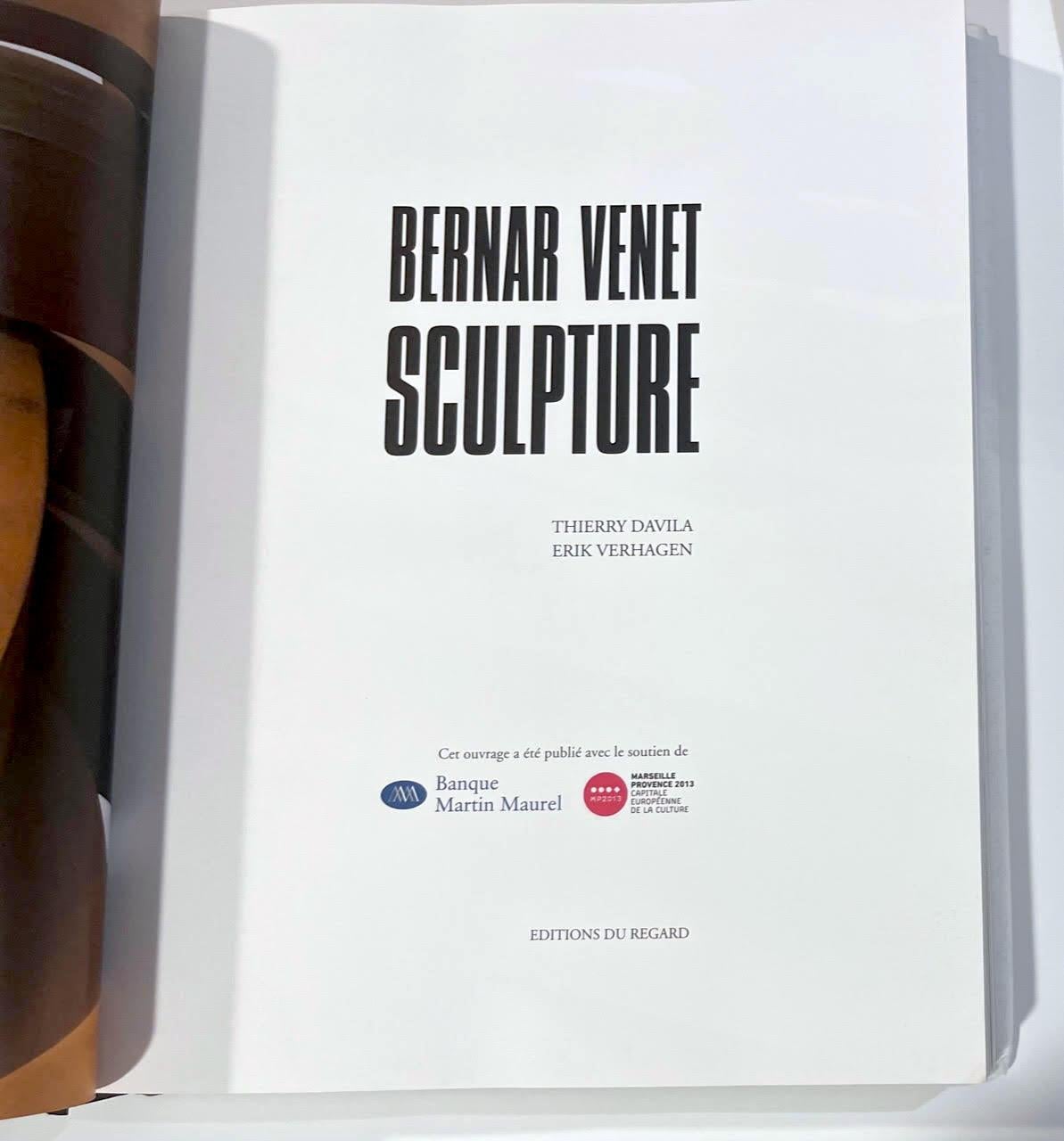 Sculpture de Bernar Venet (Monographie - signée à la main et inscrite à Kevin par Venet) en vente 3