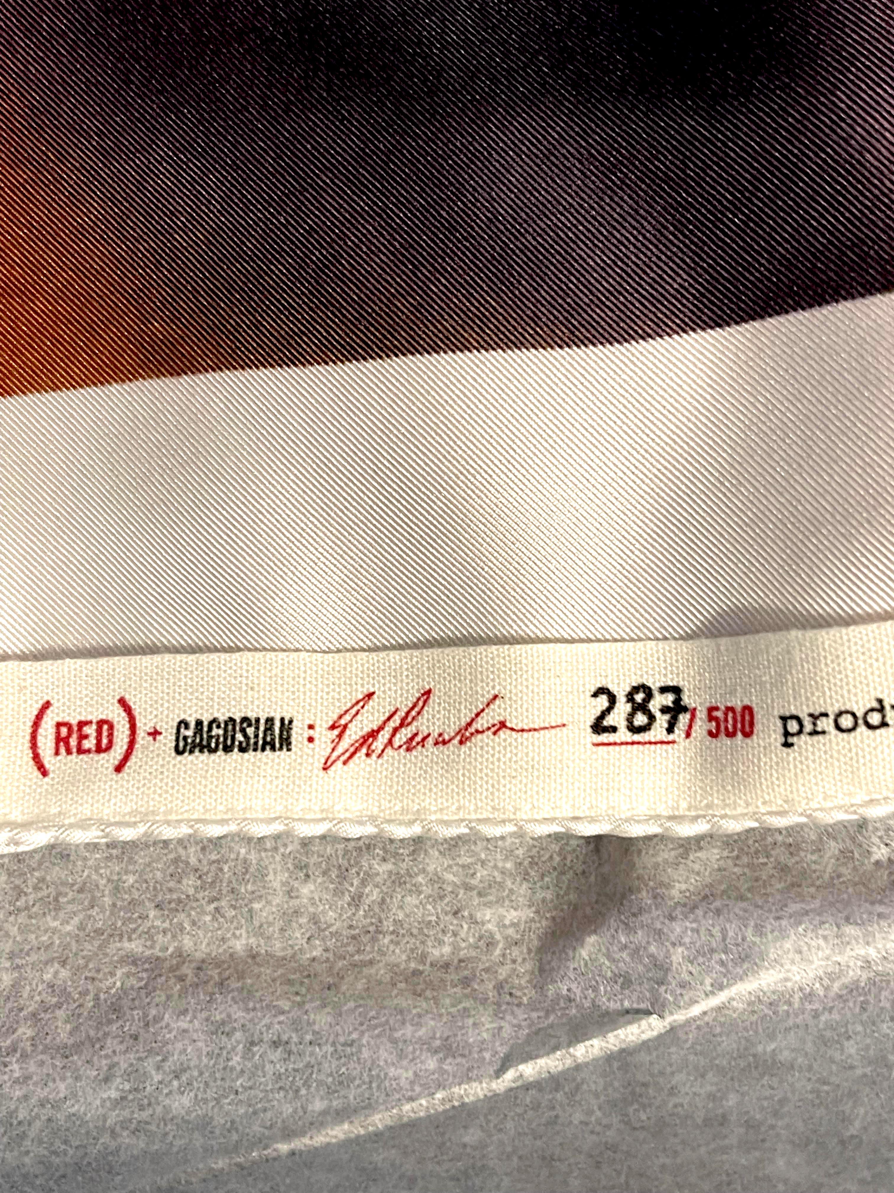 Wissenschaft ist herausgefundene Wahrheit (Rot),  Limitierte Auflage signierter Schal: 51,25 Quadratzentimeter (Pop-Art), Mixed Media Art, von Ed Ruscha