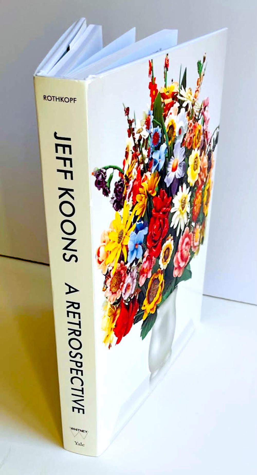Jeff Koons
Disegno originale di un fiore (firmato due volte), 2016
Disegno originale, firmato a mano e con dedica a Nadine, realizzato con un pennarello argentato e conservato in una monografia cartonata con copertina in polvere, firmata con