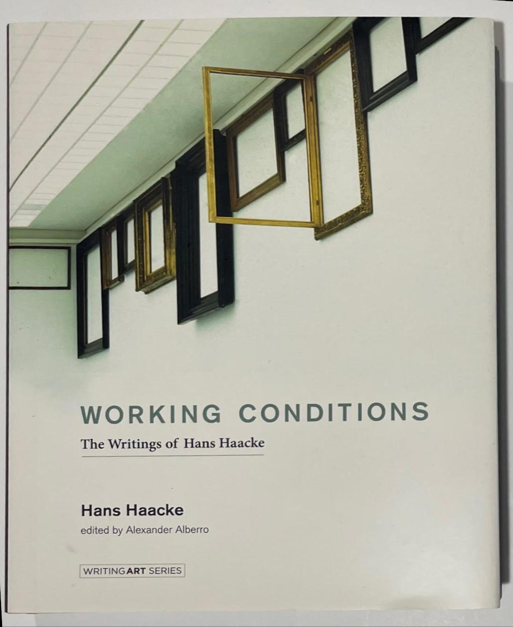 Hans Haacke
Condit (signé à la main par Hans Haacke), 2016
Monographie reliée avec jaquette (signée par Hans Haacke)
Signé à la main par Hans Haacke sur la moitié de la page de titre.
9 1/2 × 8 × 1 pouces
Un superbe cadeau ! Il n'en a pas signé