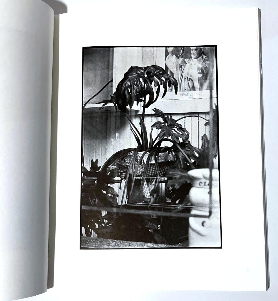 Photos In+Out City Limits: Boston (hand signed by Robert Rauschenberg) Boxed Set For Sale 8
