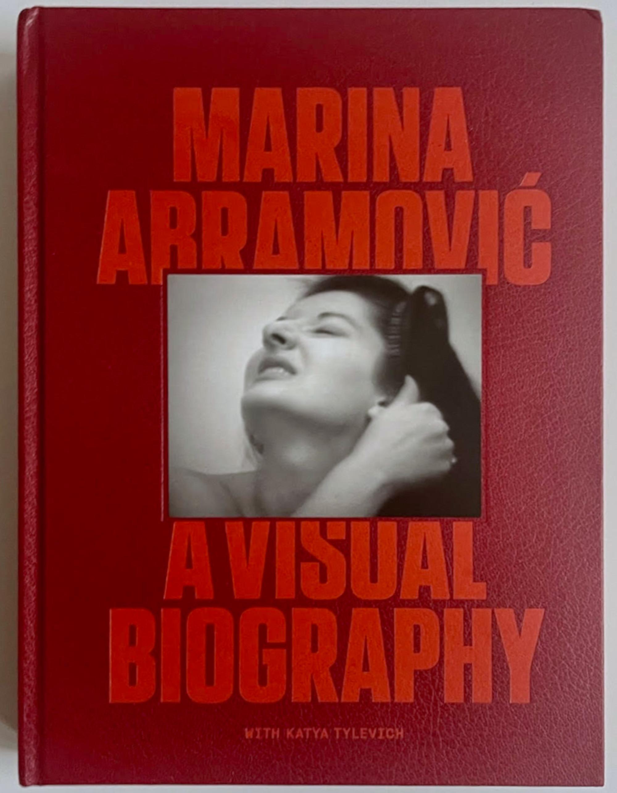 Biographie visuelle signée à la main par Marina Abramovic et Katya Tylevich en vente 1