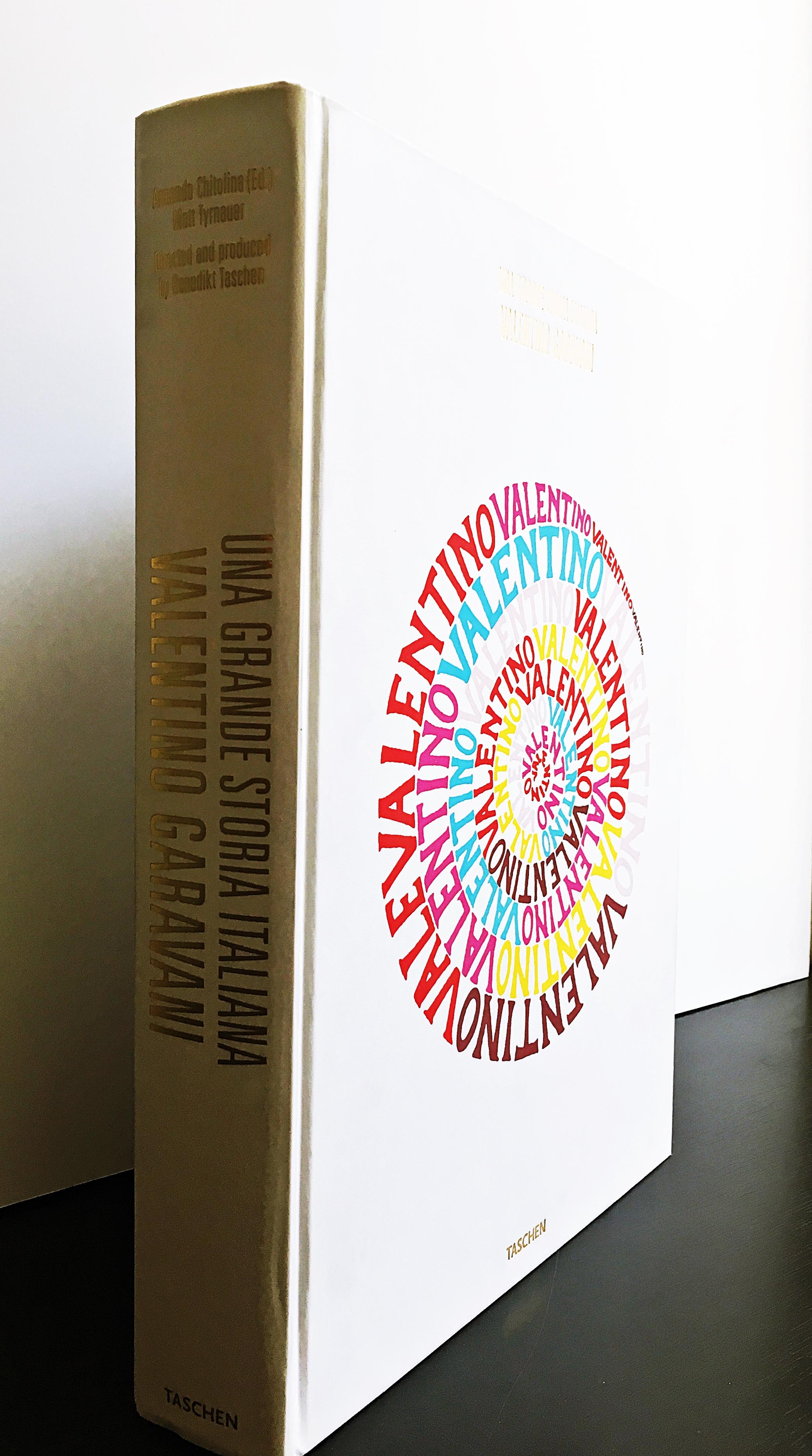 Book Box Una Grande Storia Italiana Valentino Garavani, handsigniert und nummeriert im Angebot 6