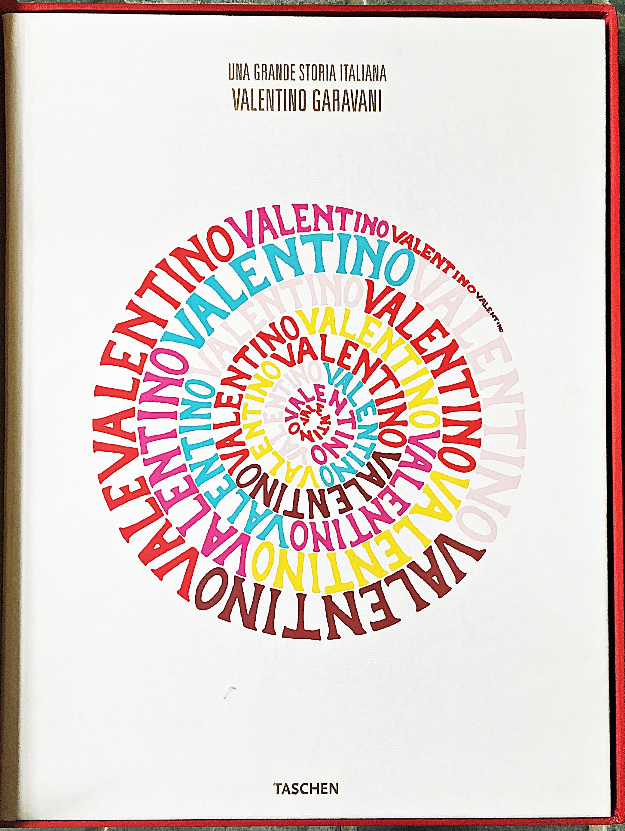Boîte de livres Una Grande Storia Italiana Valentino Garavani, signée et numérotée à la main en vente 8