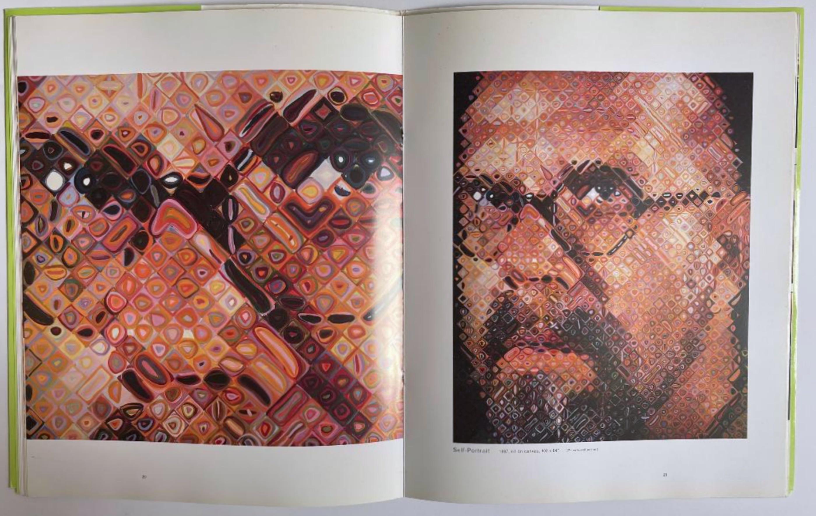 Lavendelfarben illustrierter großer Katalog Recent Paintings, handsigniert von Chuck Close im Angebot 2