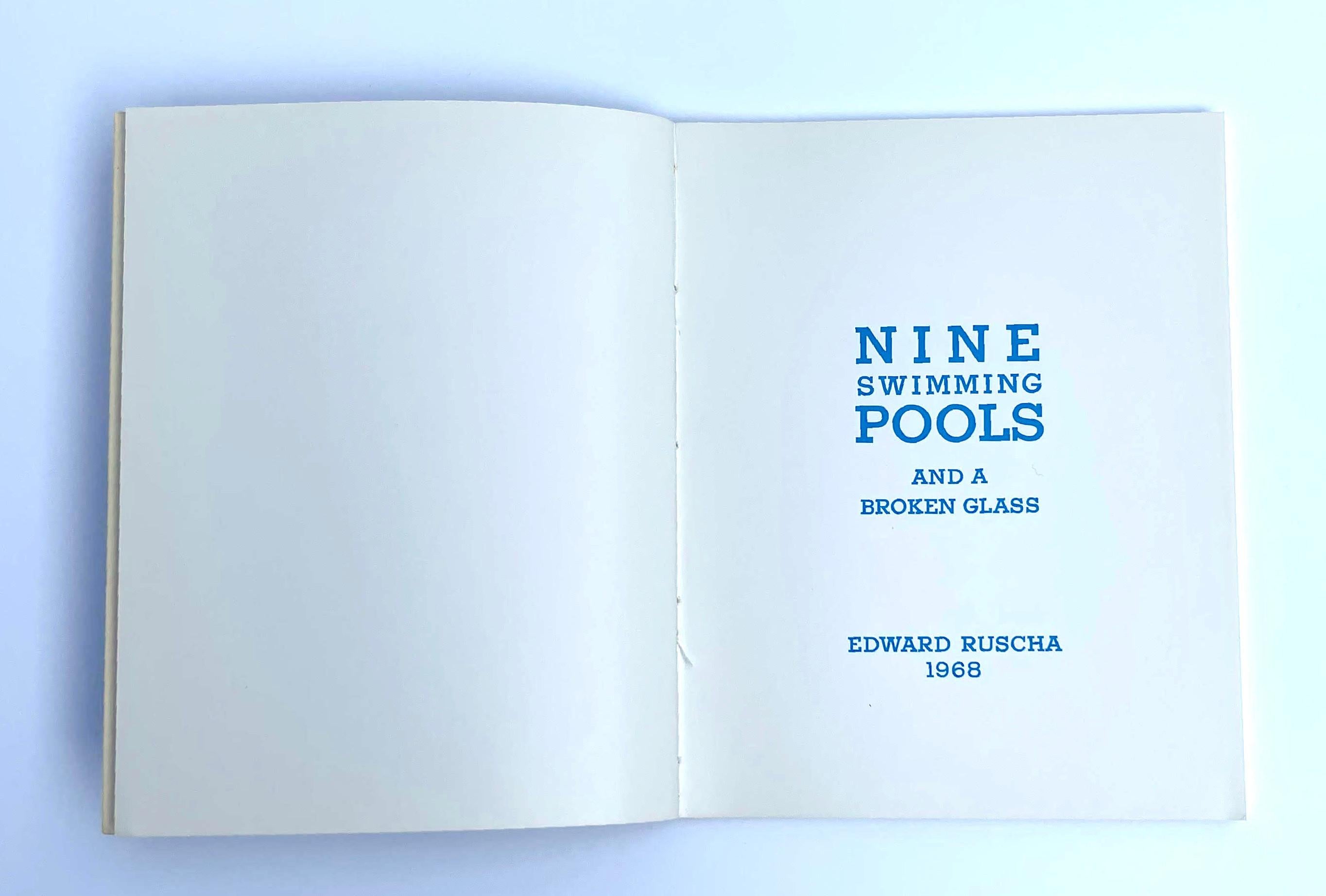 Libro d'artista Nove piscine e un vetro rotto Firmato a mano da Ed Ruscha LtEd in vendita 6