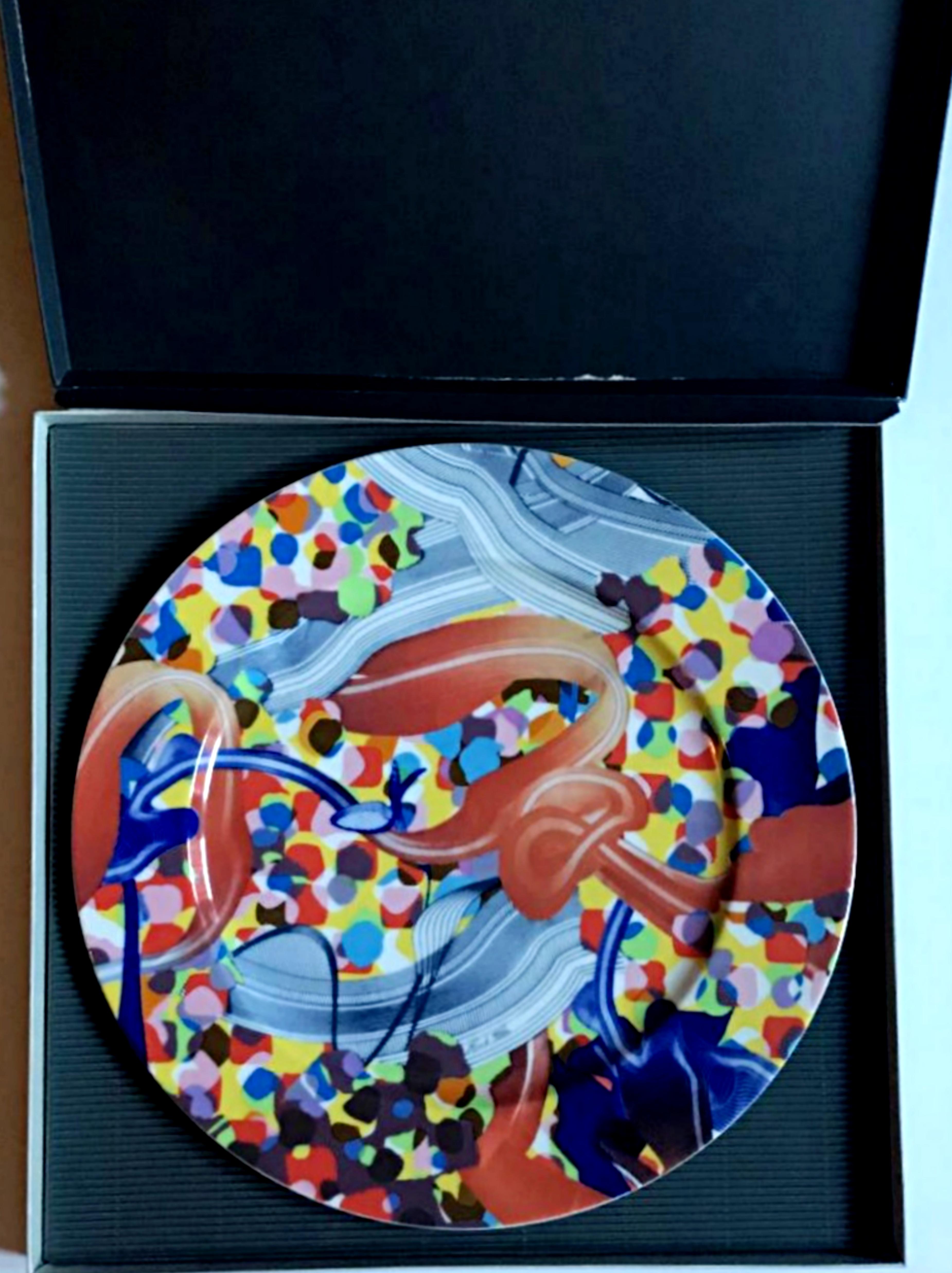 Piatto in porcellana con il disegno del soffitto del teatro Princess of Wales (Edizione limitata) - Print di Frank Stella