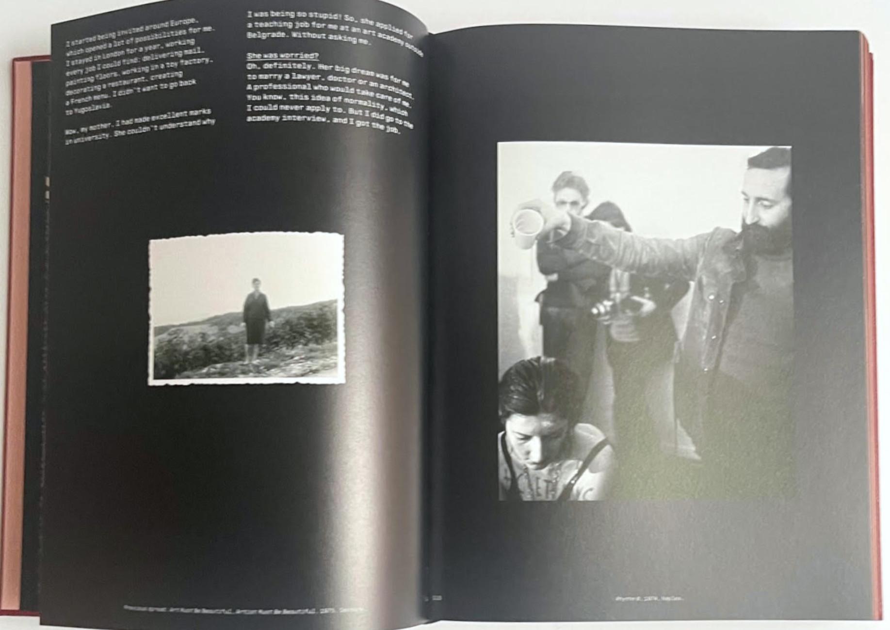 Biographie visuelle signée à la main par Marina Abramovic et Katya Tylevich en vente 5