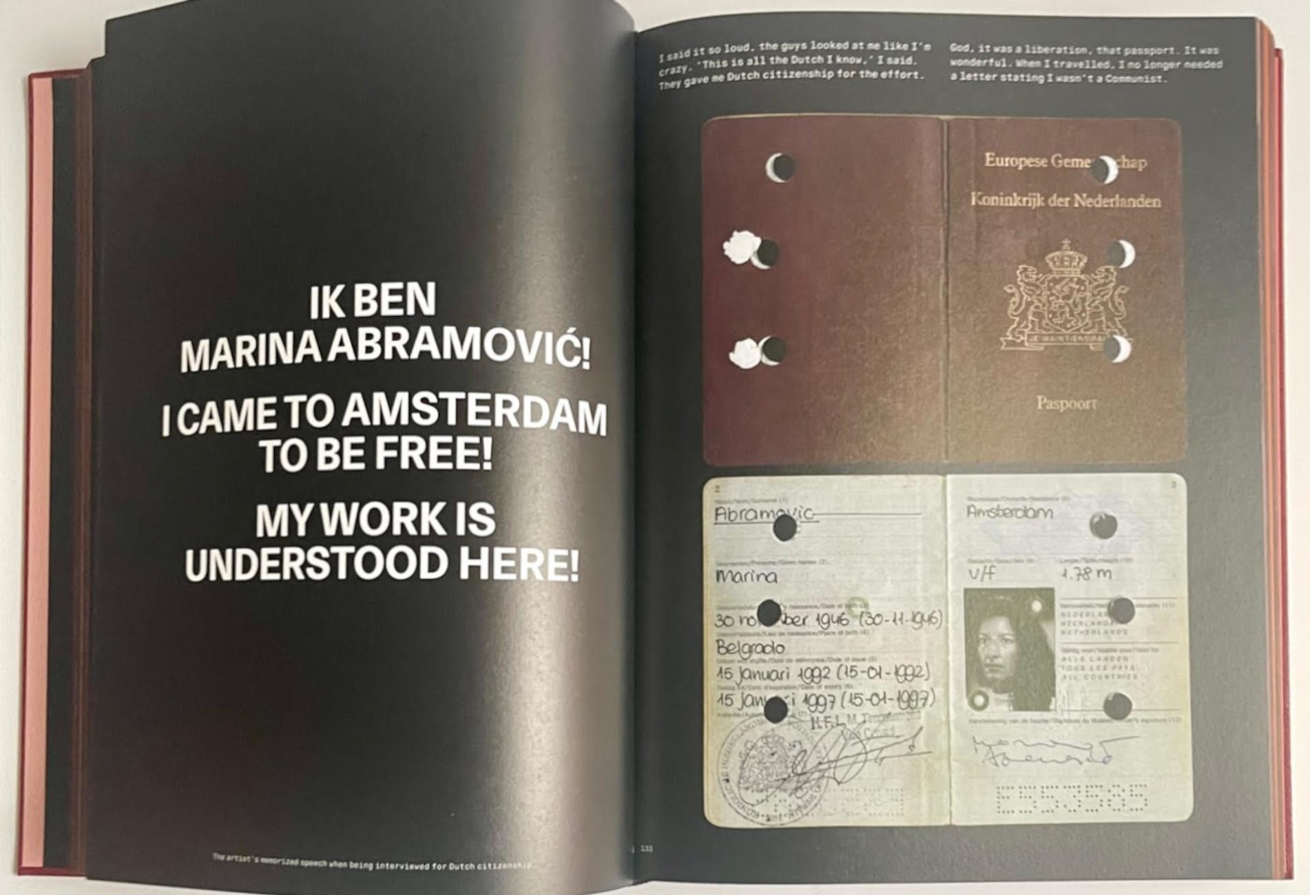 Biographie visuelle signée à la main par Marina Abramovic et Katya Tylevich en vente 7