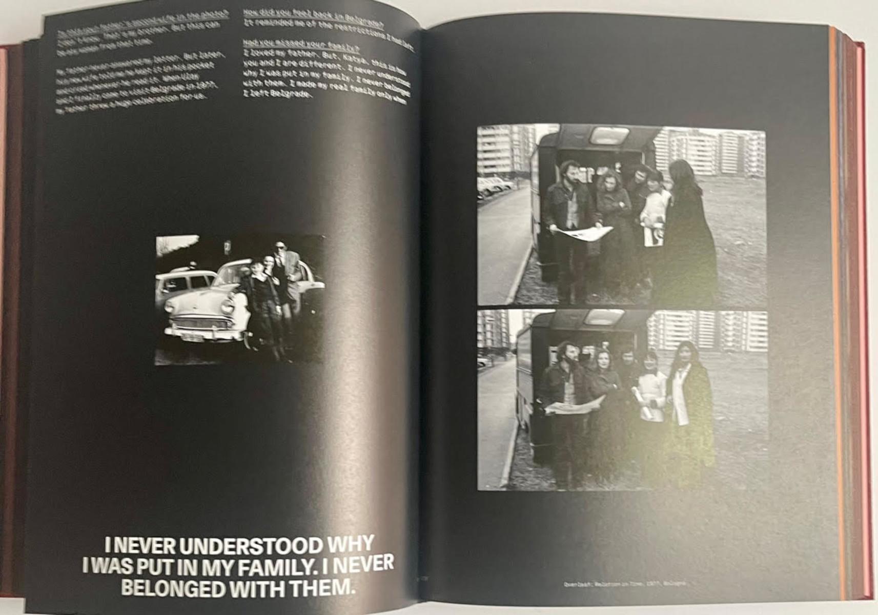 Biographie visuelle signée à la main par Marina Abramovic et Katya Tylevich en vente 11