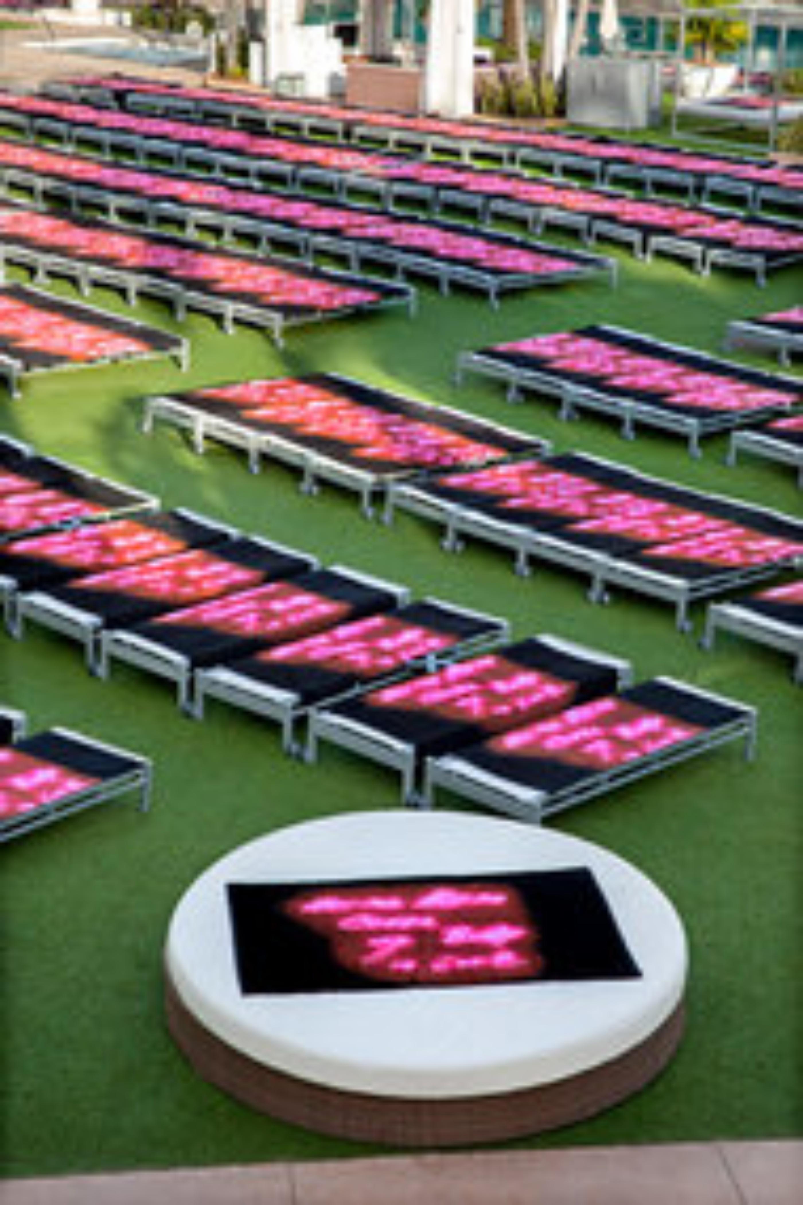 Tracey Emin, Kiss Me Towel, Limited Edition hand numbered w/official COA New! For Sale 4