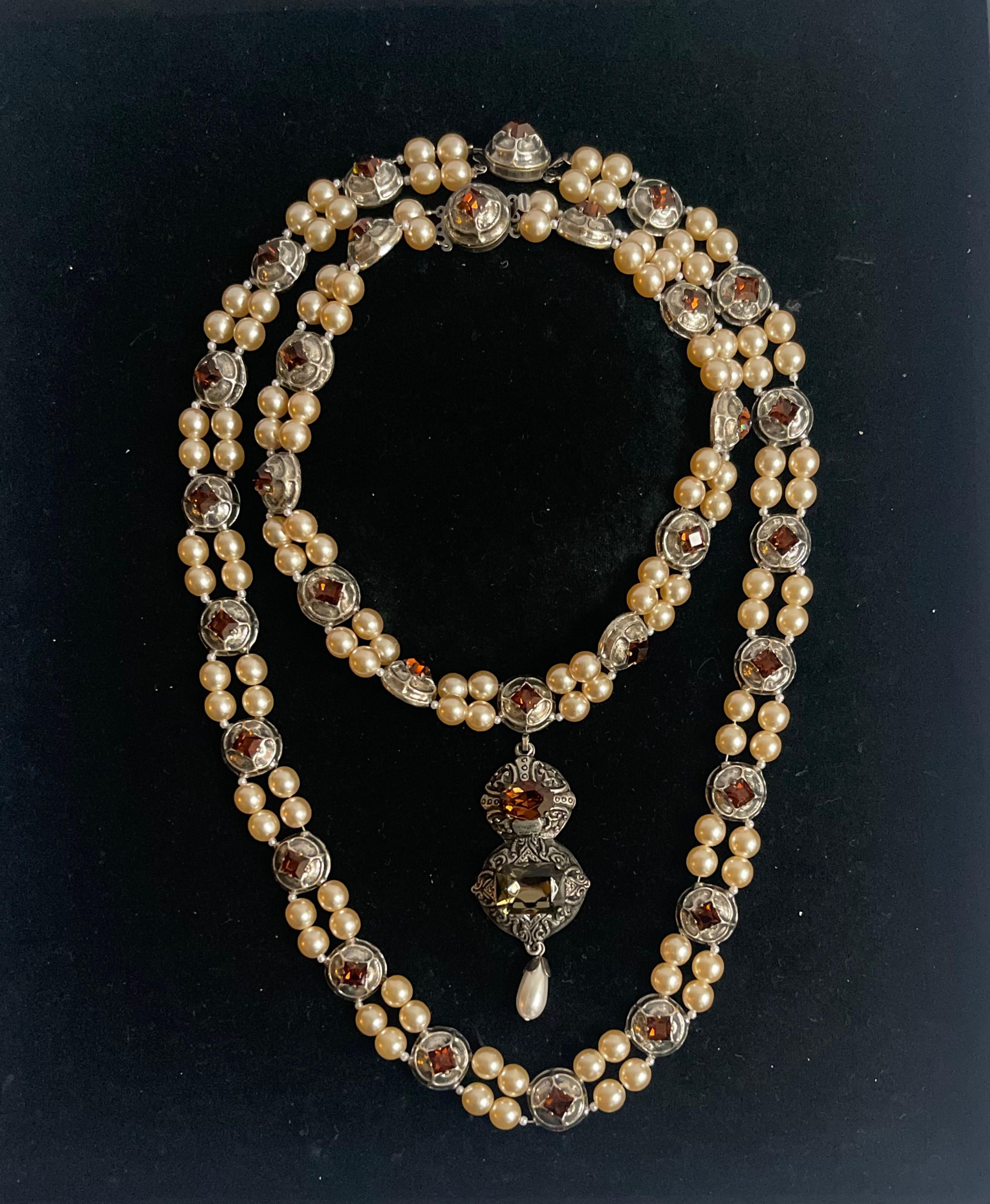 Hiroshi Sugimoto
The Necklace of Jane Seymour, Henry VIII
s Third Wife, 2000
Limited Edition Signed pendant of silver-plated brass, imitation pearls, Swarovski glass stones, handmade in a Berlin workshop and housed in Museum Gift Box
24 × 14 1/2 in 
