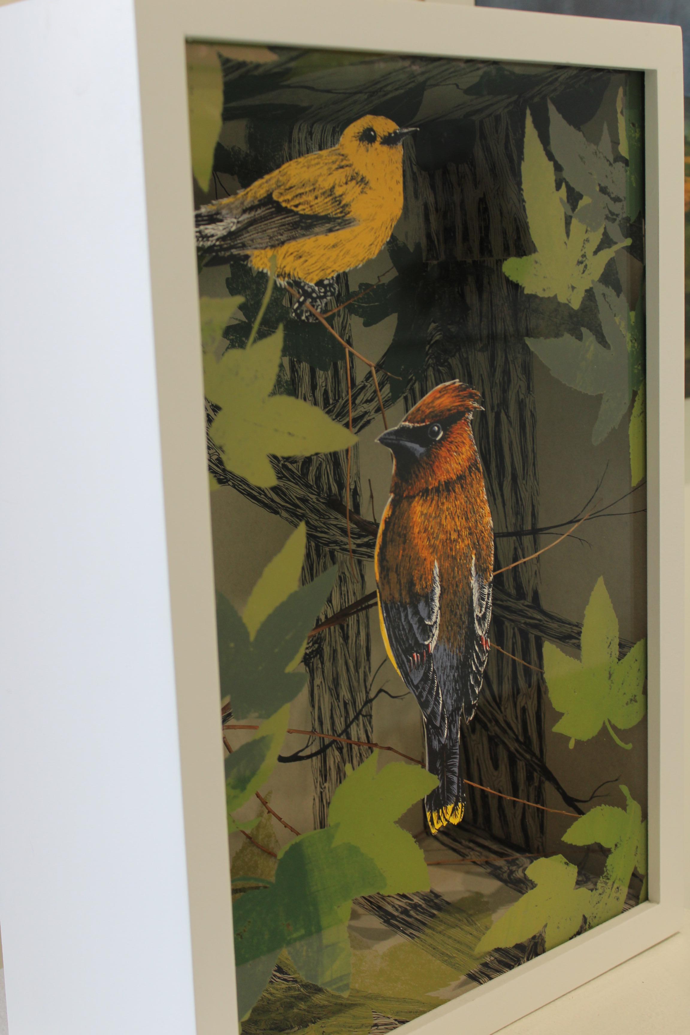 Becher und Wachswurf im Bottomland-Wald (Braun), Animal Print, von Pippin Frisbie-Calder