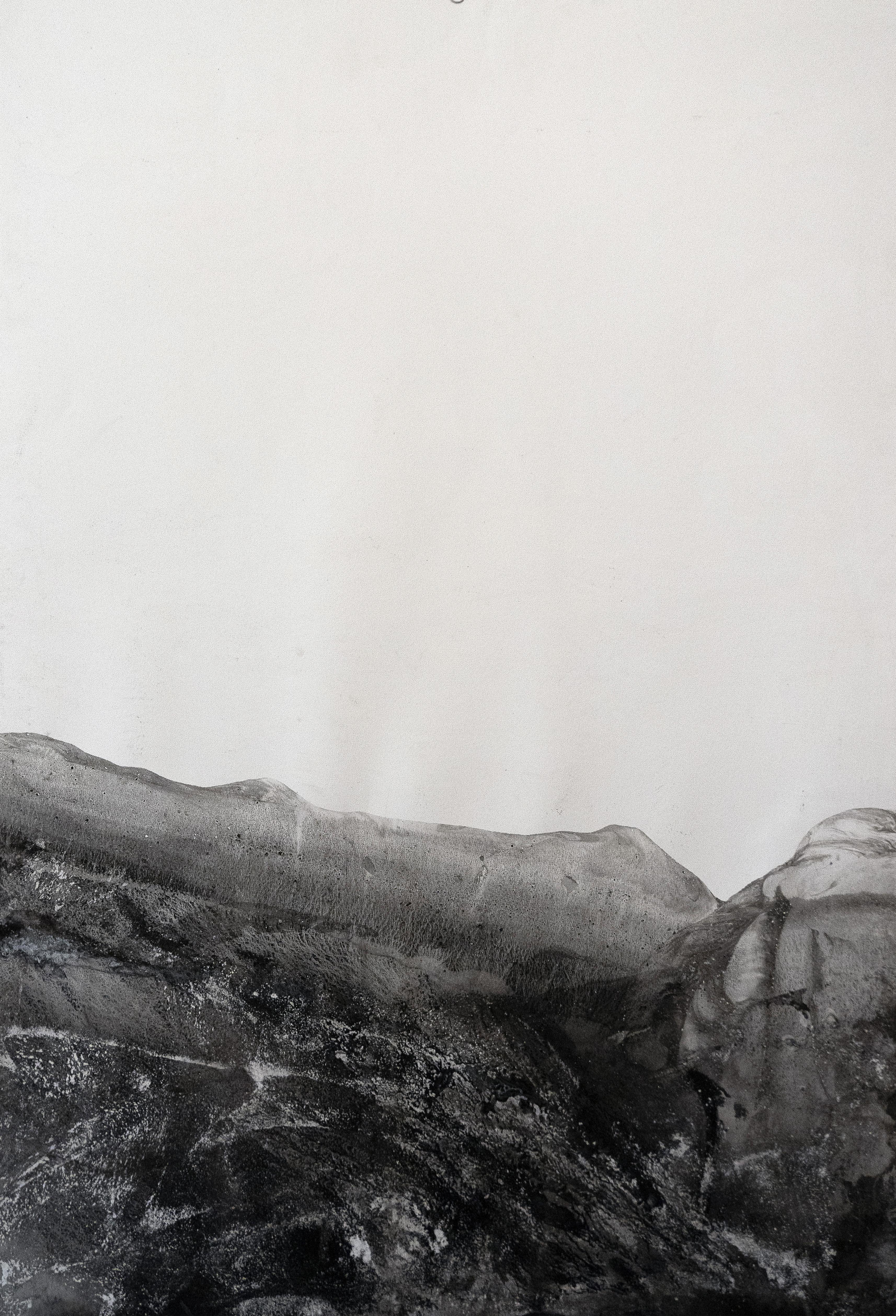 „Landschaft“ Schwarz-Weiß  Originalfarbe auf Papier, großformatig  in Italien hergestellt – Painting von Marilina Marchica