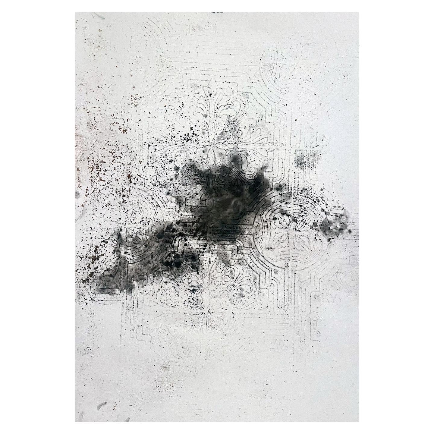 Traces
Frammenti
Mineral Oxide on Paper (Fabriano Elle)
100x70 cm 
2023


Marilina Marchica's research delves into the relationship between Man and Nature and the emotional implications of the relationship between human and dwelling. In this