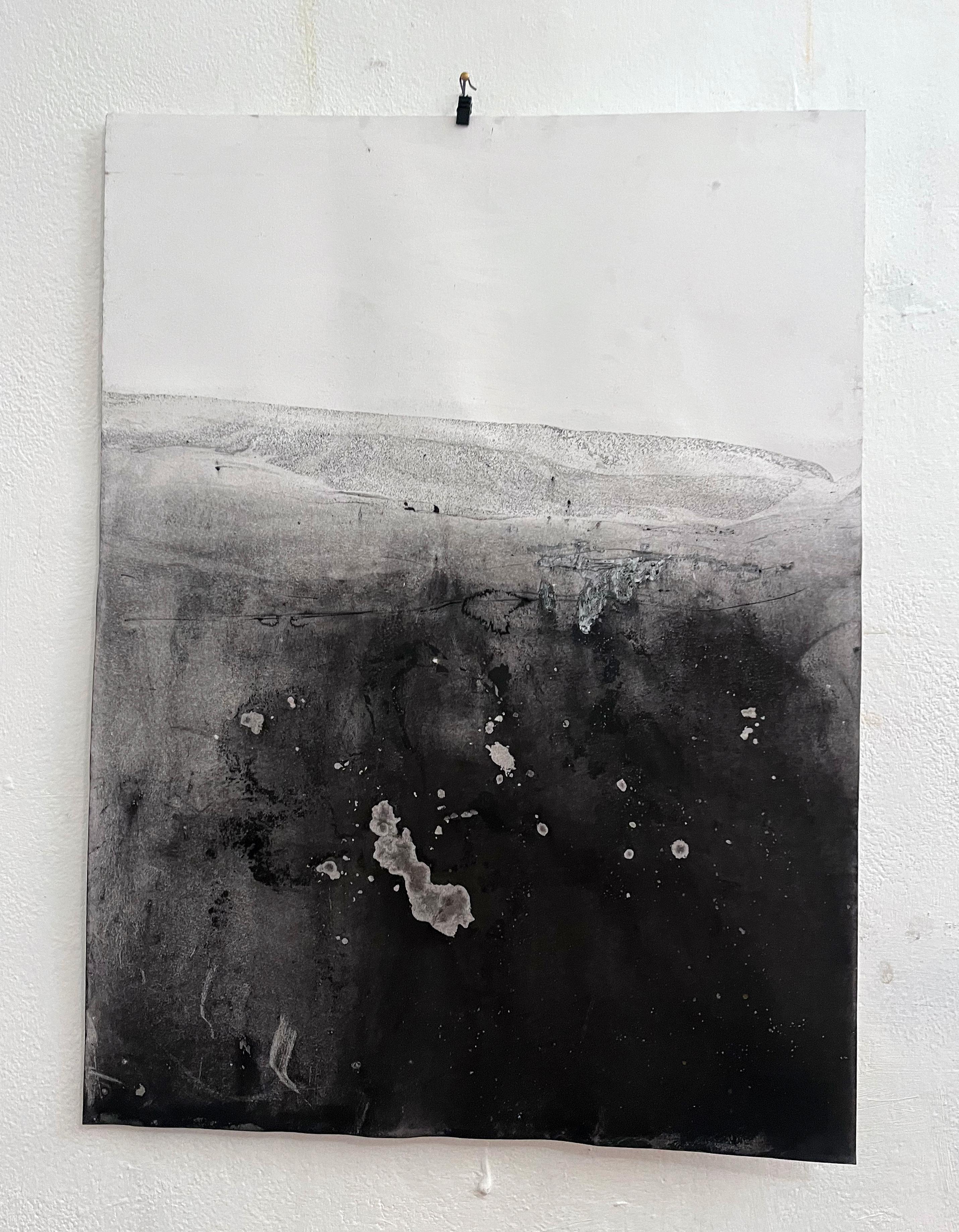 landscape
mineral oxide on papers ( Canson Paper 300gr)
Original drawing ,
one of a kind
55x75 cm

2022
My painting tells of the relationship between man, nature and time, the landscape, the sign and the trace,
through the stripping, reduction and