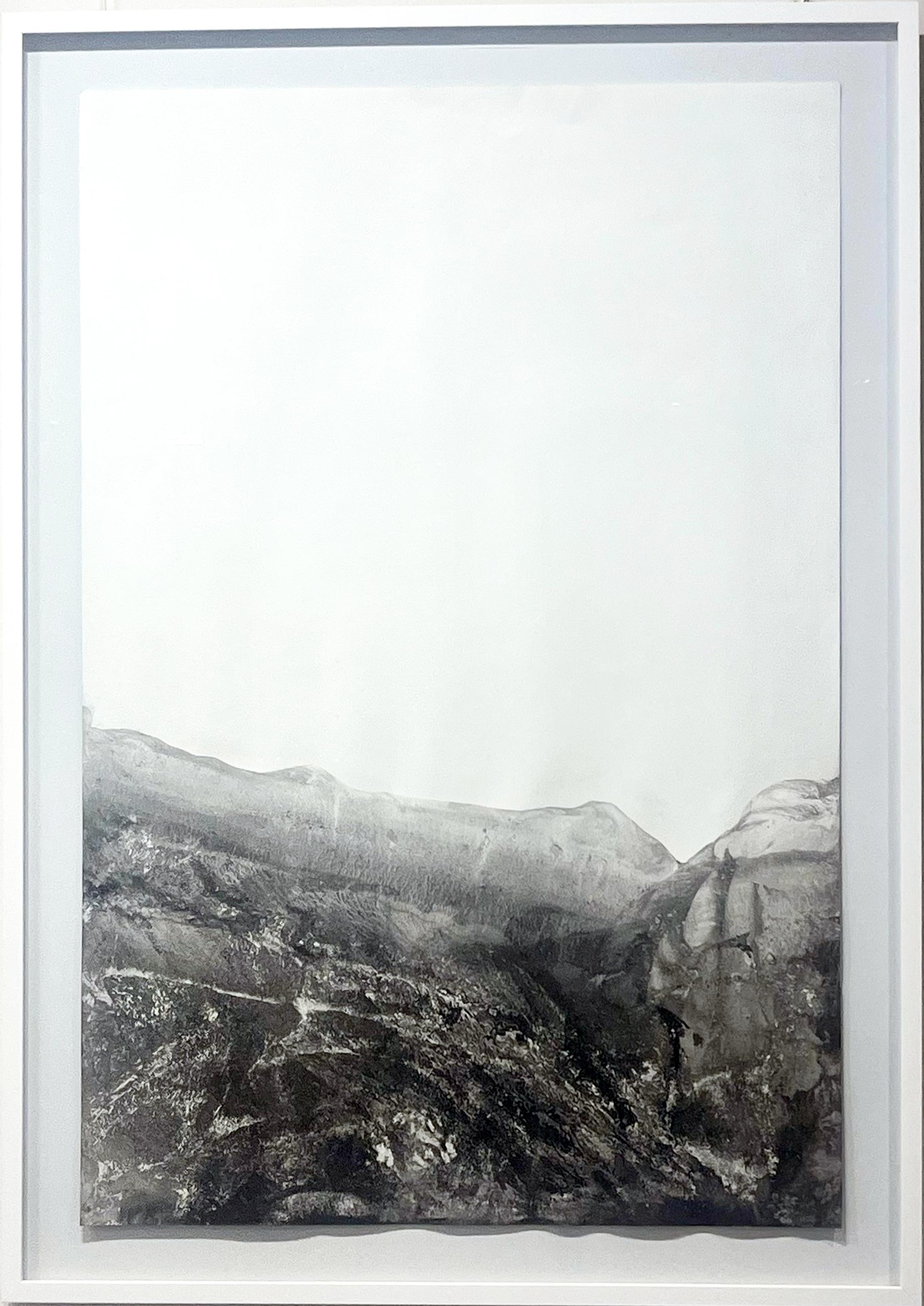 Marilina Marchica Abstract Painting – „Landschaft“ Schwarz-Weiß  Originalfarbe auf Papier, großformatig  in Italien hergestellt