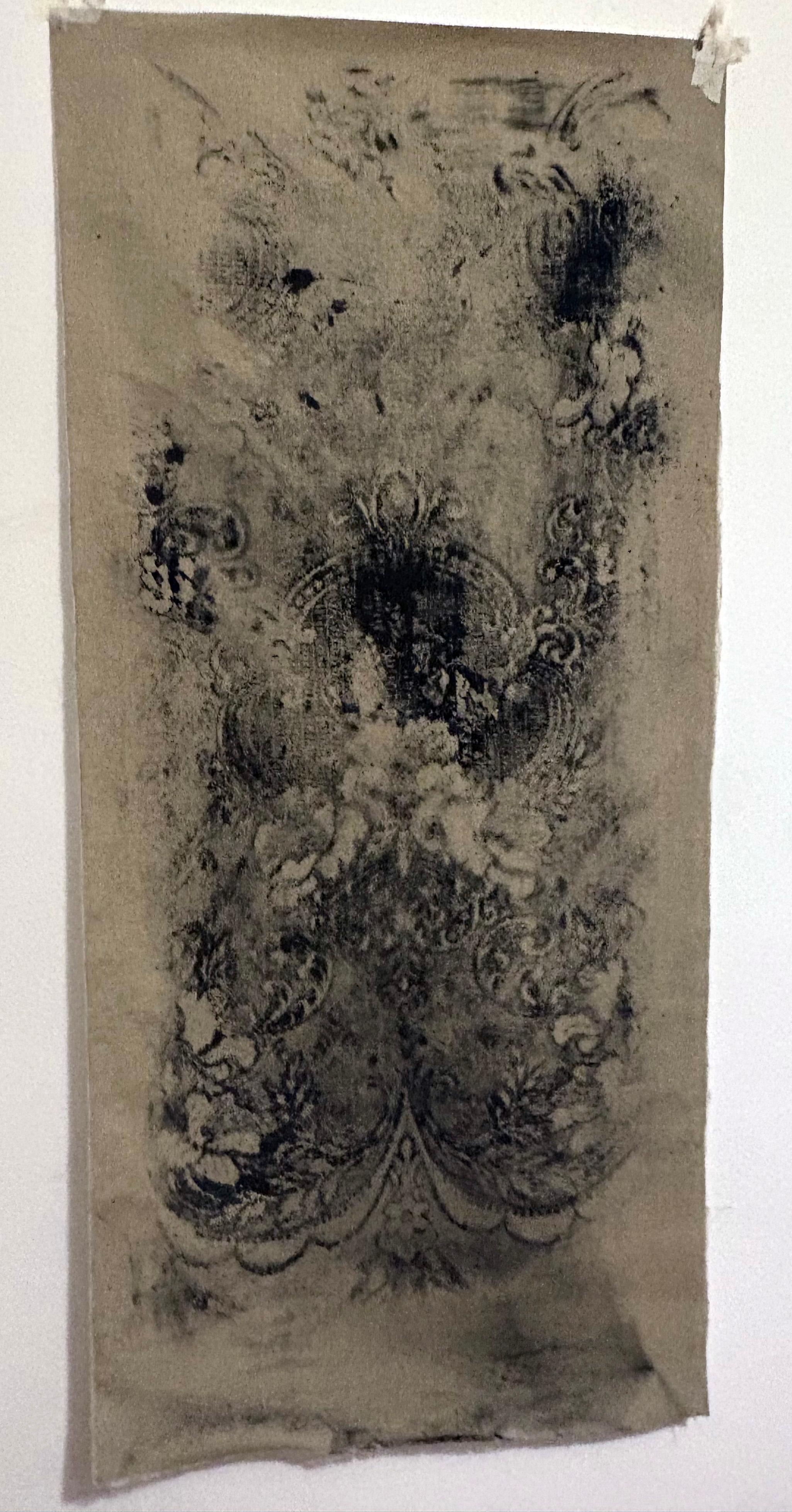 Frammento - Original Abstrakte Wandkunst, Kohle & reines Pigment auf Leinwand, groß – Art von Marilina Marchica