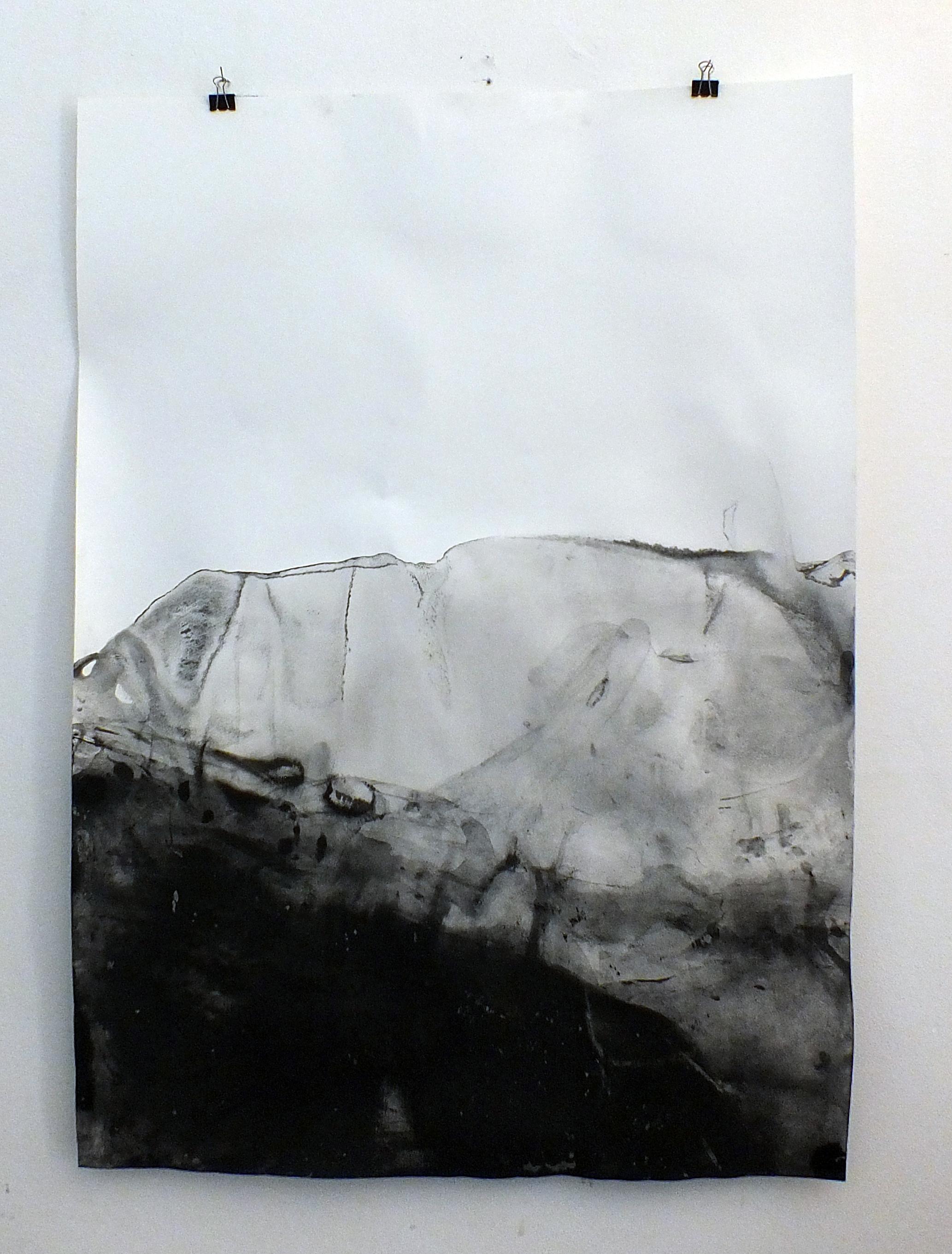 „Landscape BW“ Schwarze abstrakte Zeichnung in Schwarz-Weiß  Großformatige Vase von Marilina Marchica  4