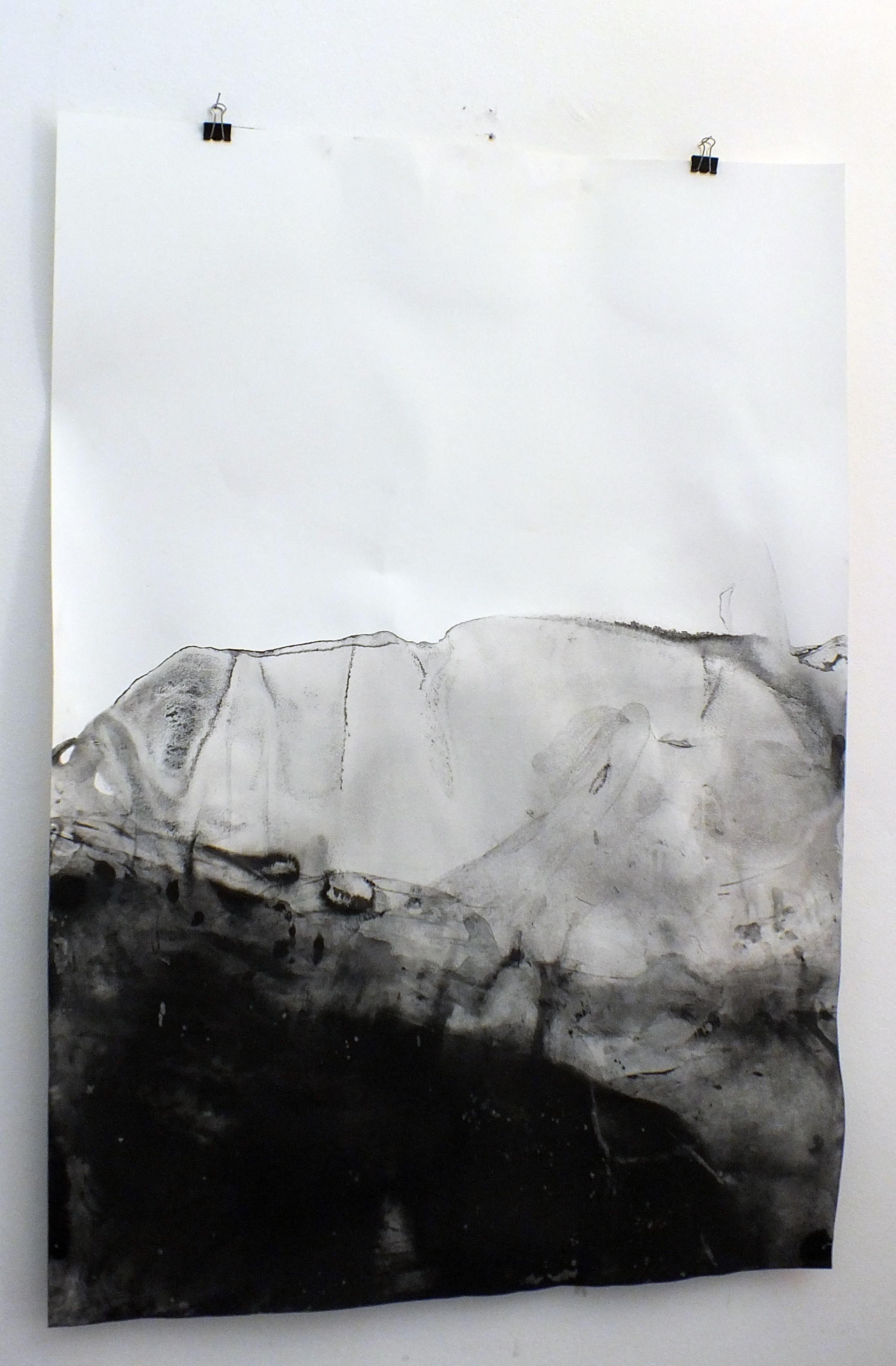 „Landscape BW“ Schwarze abstrakte Zeichnung in Schwarz-Weiß  Großformatige Vase von Marilina Marchica  5