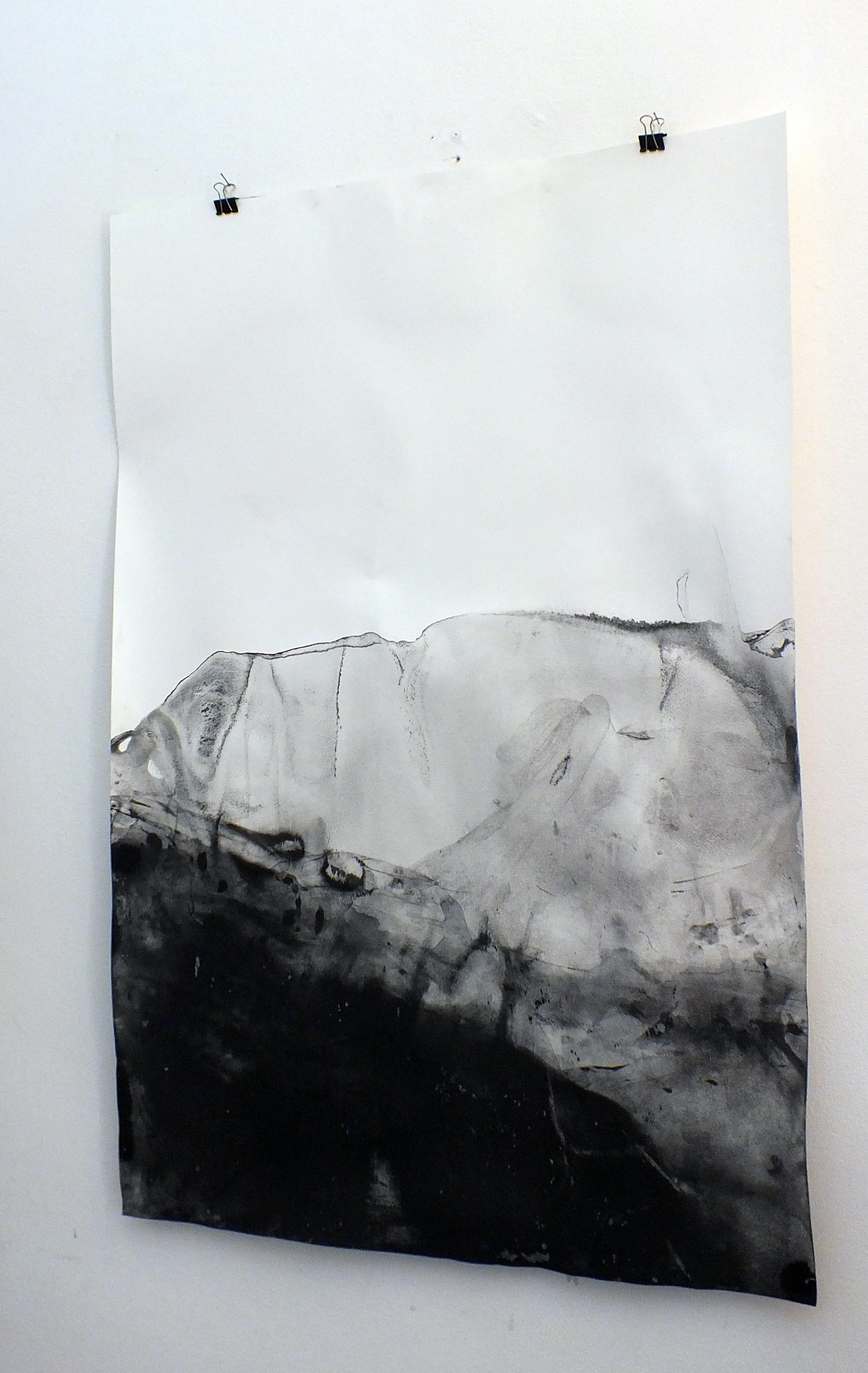 „Landscape BW“ Schwarze abstrakte Zeichnung in Schwarz-Weiß  Großformatige Vase von Marilina Marchica  6