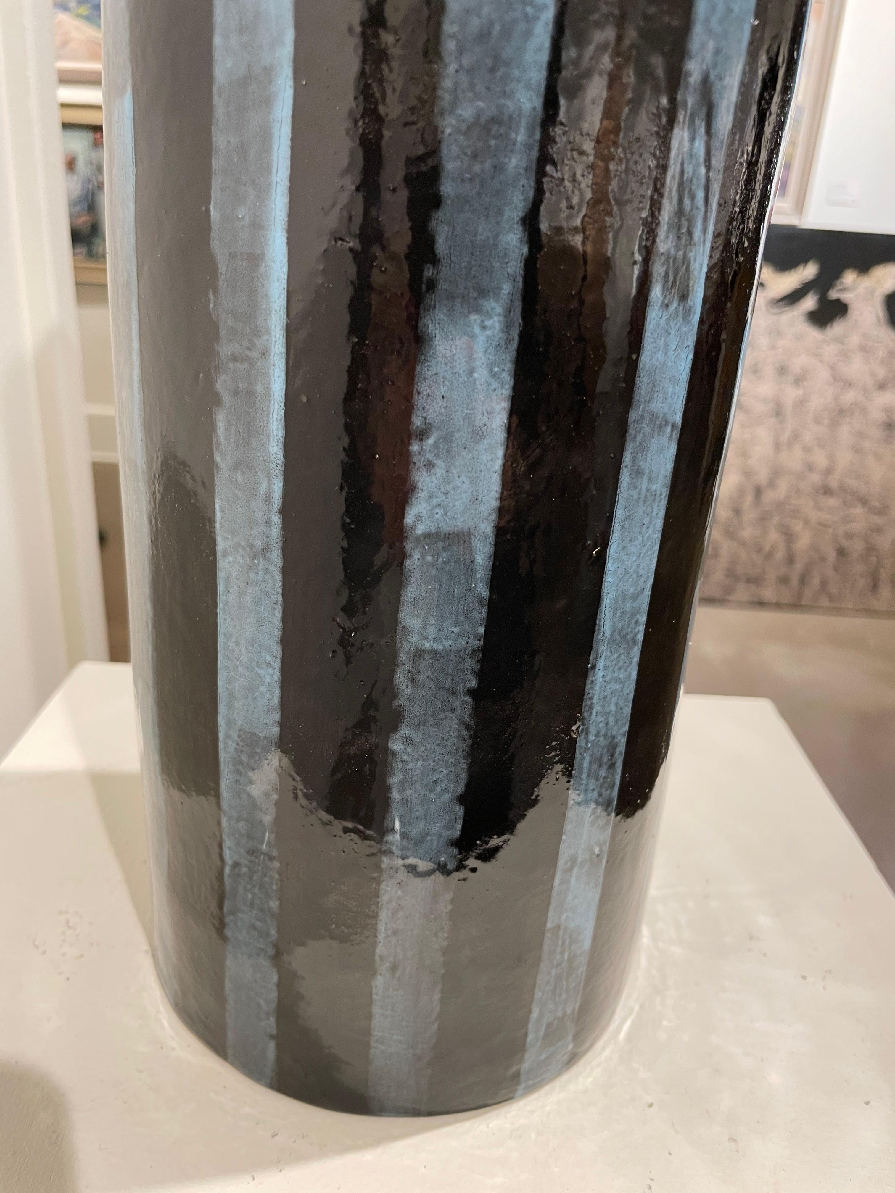 Grand vase en céramique du 20ème siècle avec fleurs, artiste français en vente 6