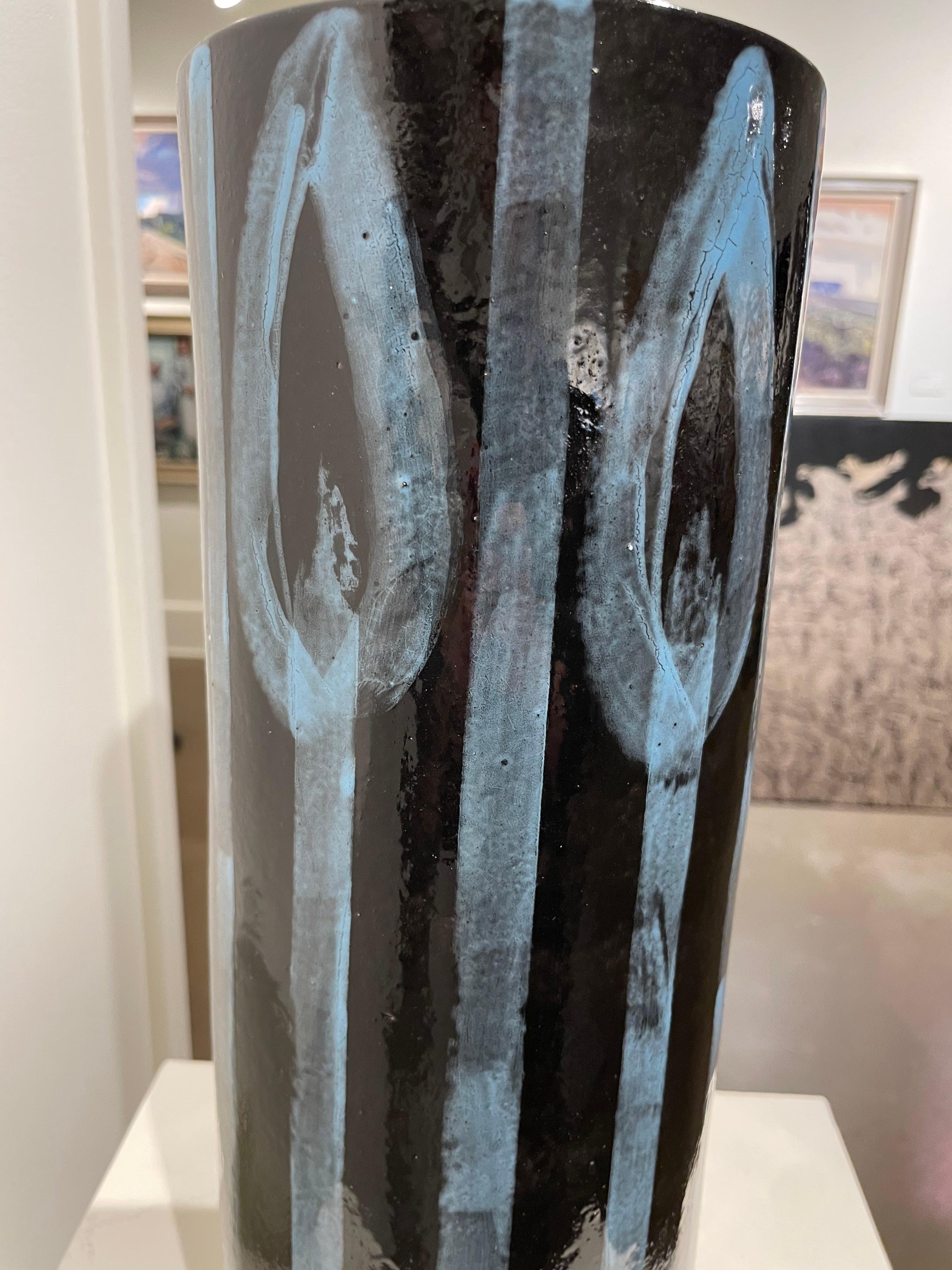 Grand vase en céramique du 20ème siècle avec fleurs, artiste français en vente 7