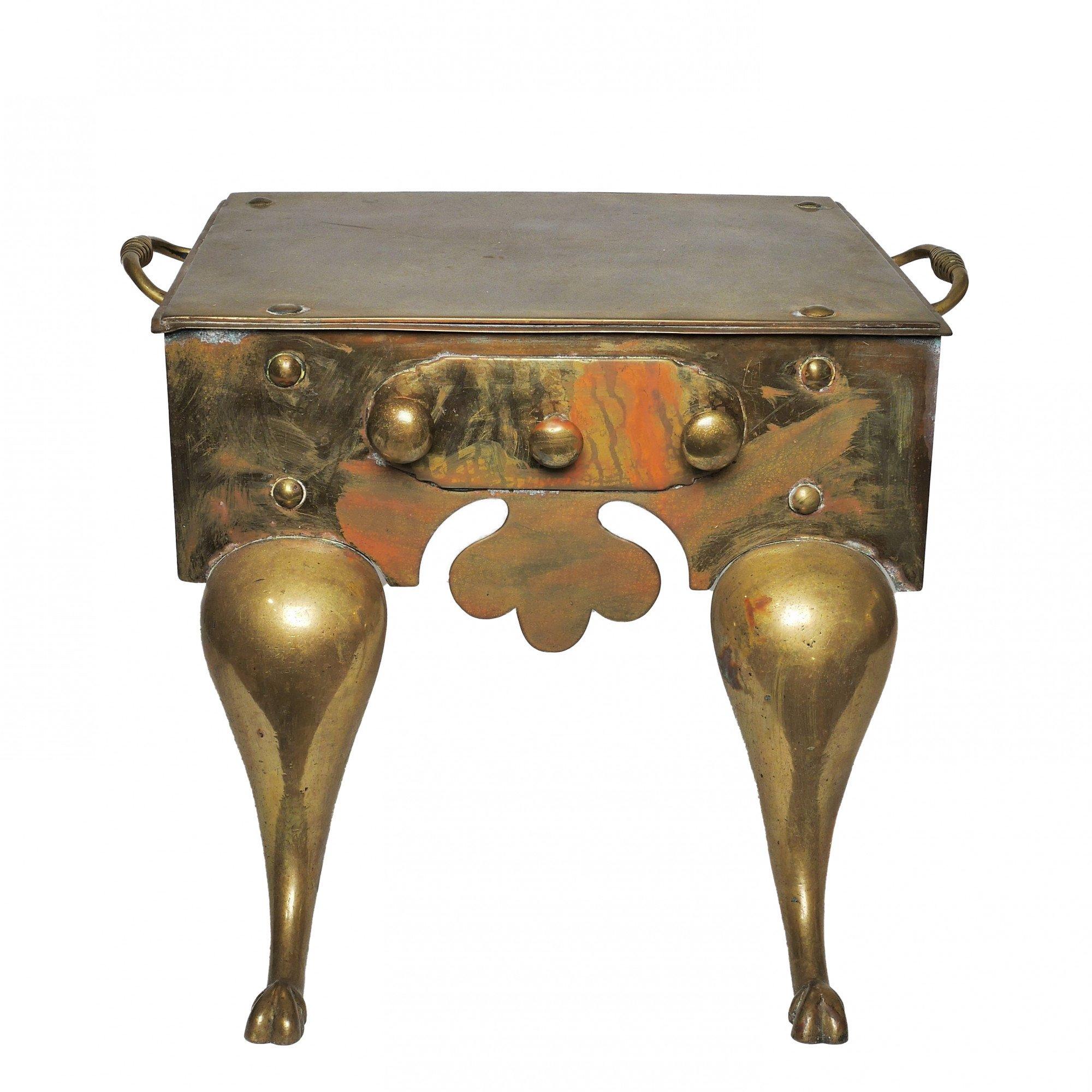 English Double Handle Footman, 18th Century
Brass
12 x 18 x 17 inches
