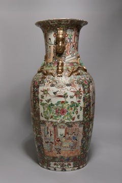 Monumental jarrón chino con medallón de rosa familiar, Siglo XX