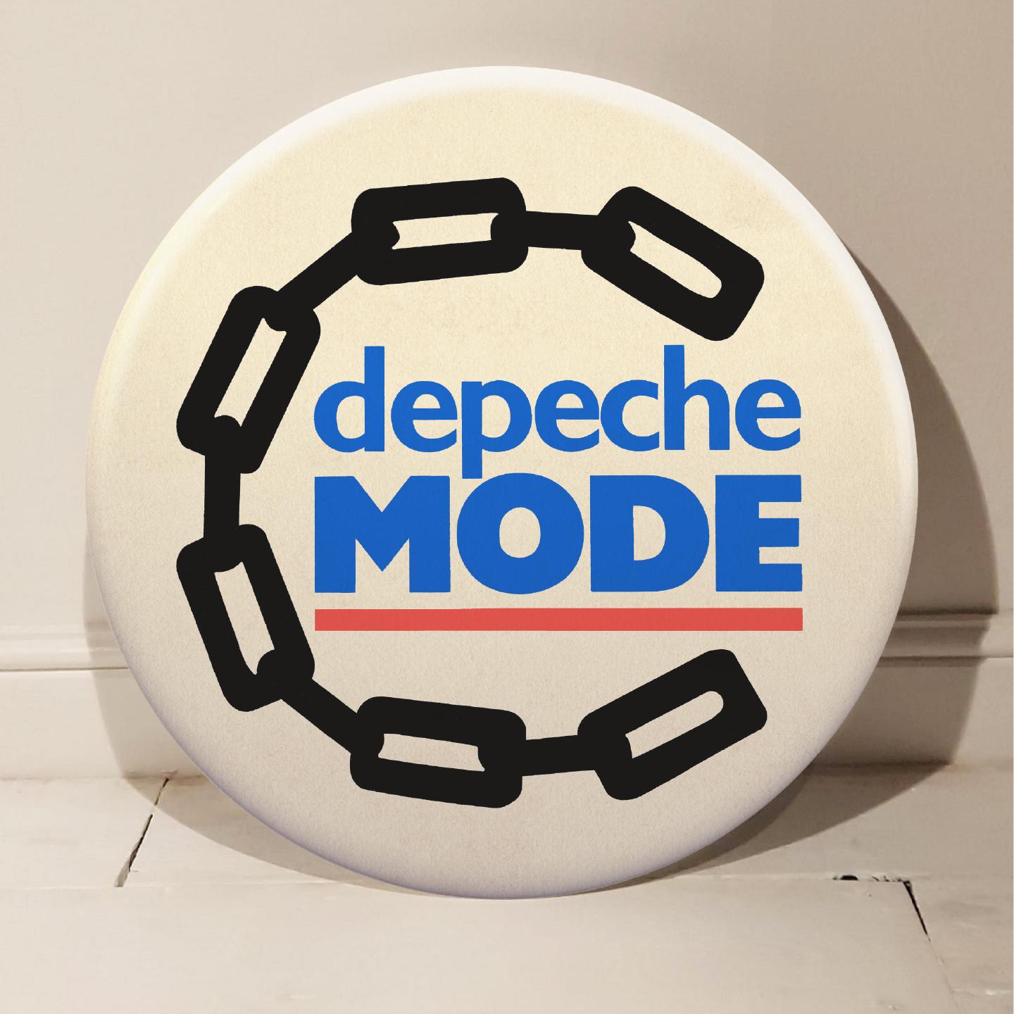 Depeche Mode Riesiger handgefertigter 3D-Vintage-Knopf – Mixed Media Art von Tony Dennis