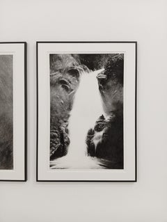 Point de Chute, dessin au fusain, paysage abstrait contemporain, chute d'eau
