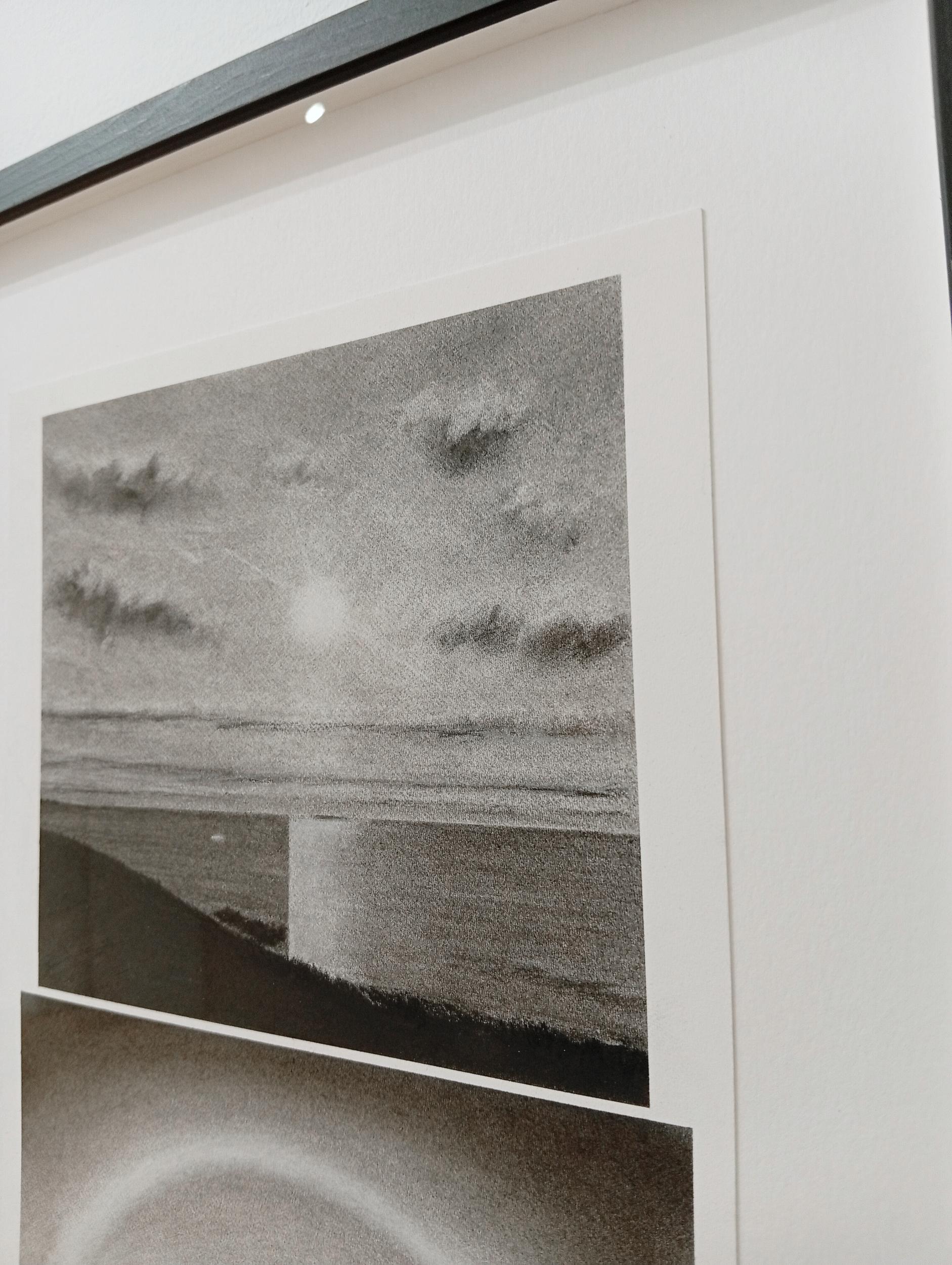 Meer und Himmel, Original Kohle- und Pastellzeichnung, Heller Horizont, Minimalistisch (Grau), Abstract Drawing, von Fabien Granet