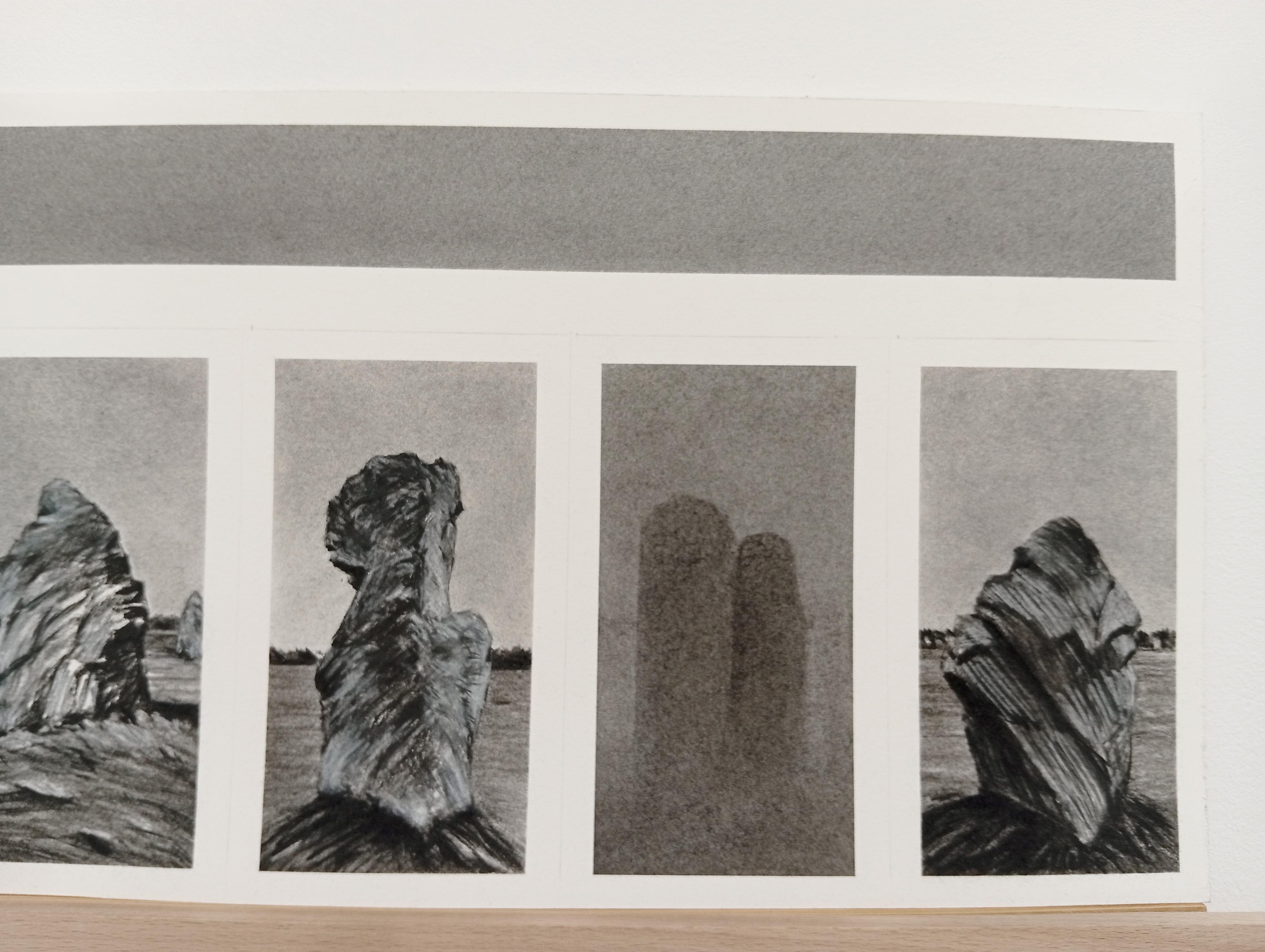 Alignement Lagatjar, Bretagne Frankreich, Kohle, Zeitgenössische Landschaftszeichnung im Angebot 1