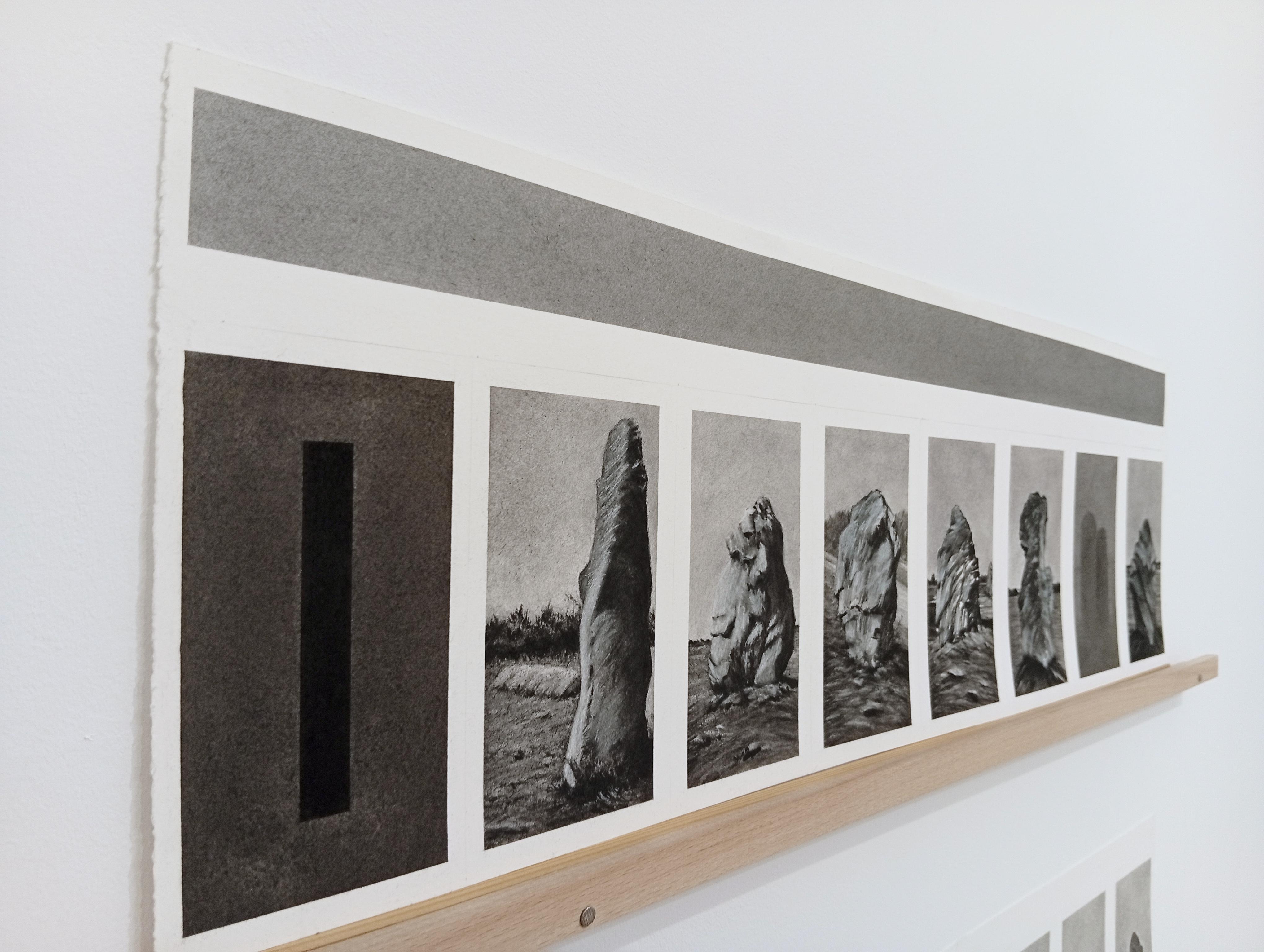 Alignement Lagatjar, Bretagne Frankreich, Kohle, Zeitgenössische Landschaftszeichnung im Angebot 5