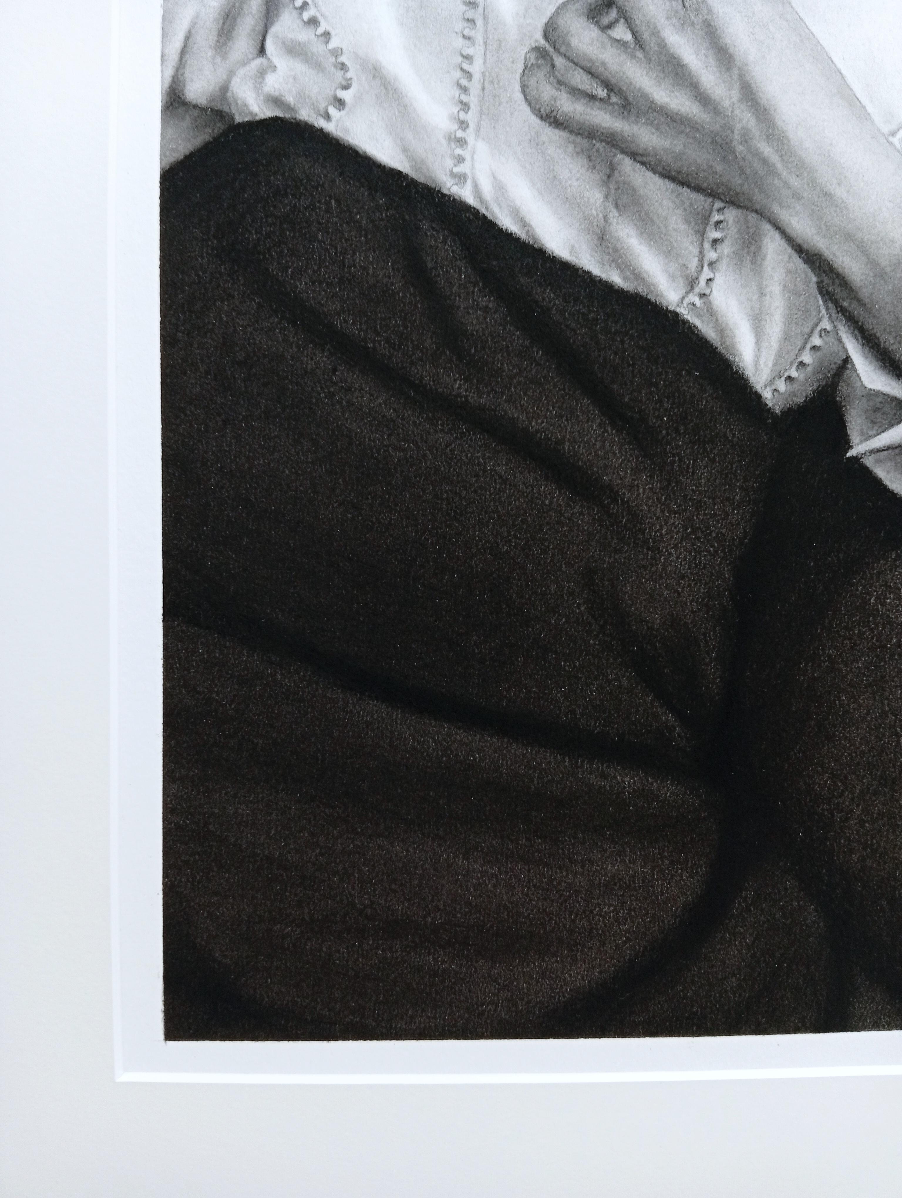 Après la pose mon cœur bat, Figurative Kohlezeichnung, Intime Szene – Art von Aurélie Sicas