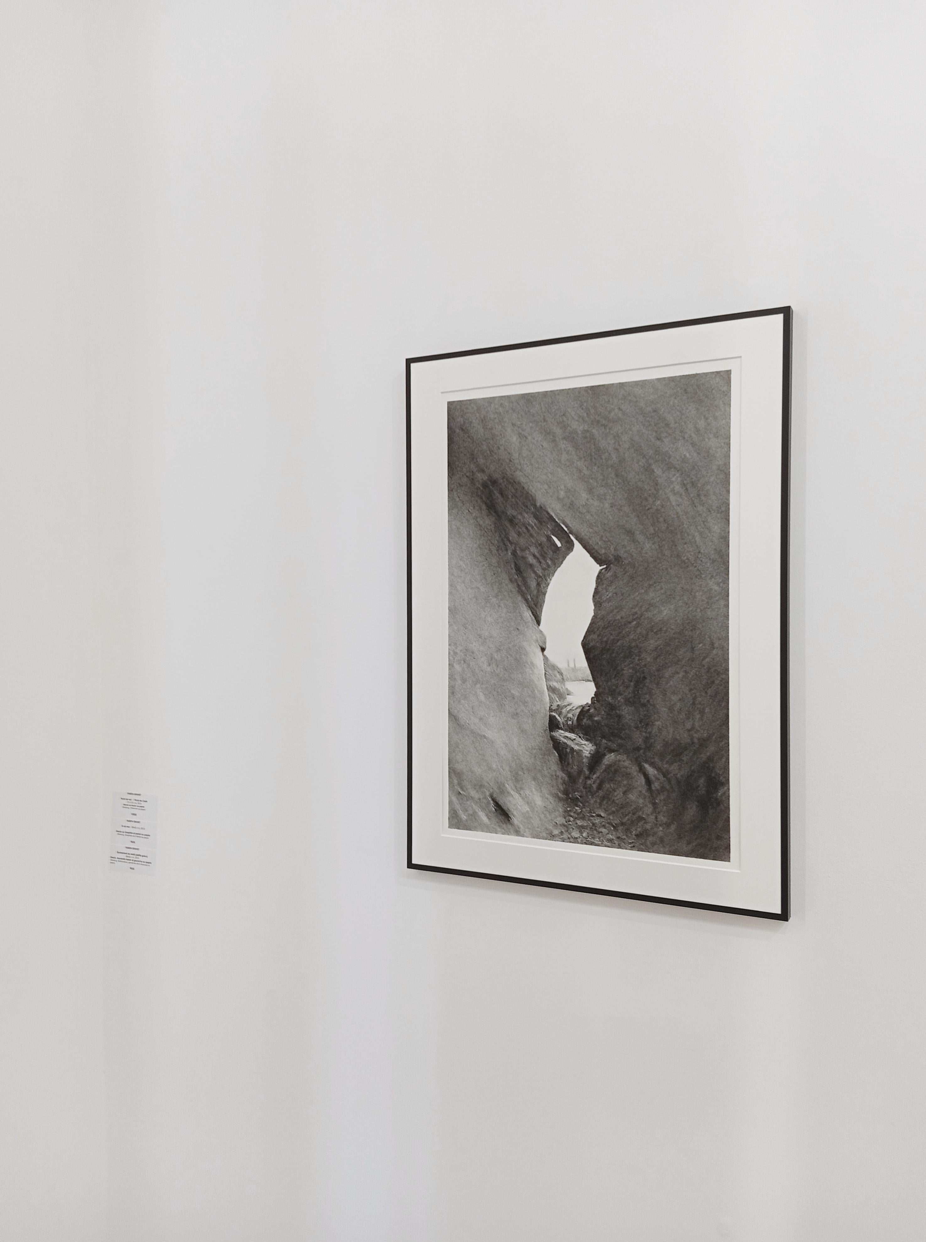 Point de Voir, Paesaggio realistico a carboncino, vista attraverso le formazioni di pietra in vendita 4