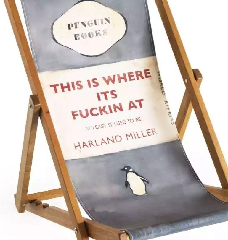 Questo è il posto in cui si scopa - Sedia a sdraio - Art Pop Art di Harland Miller