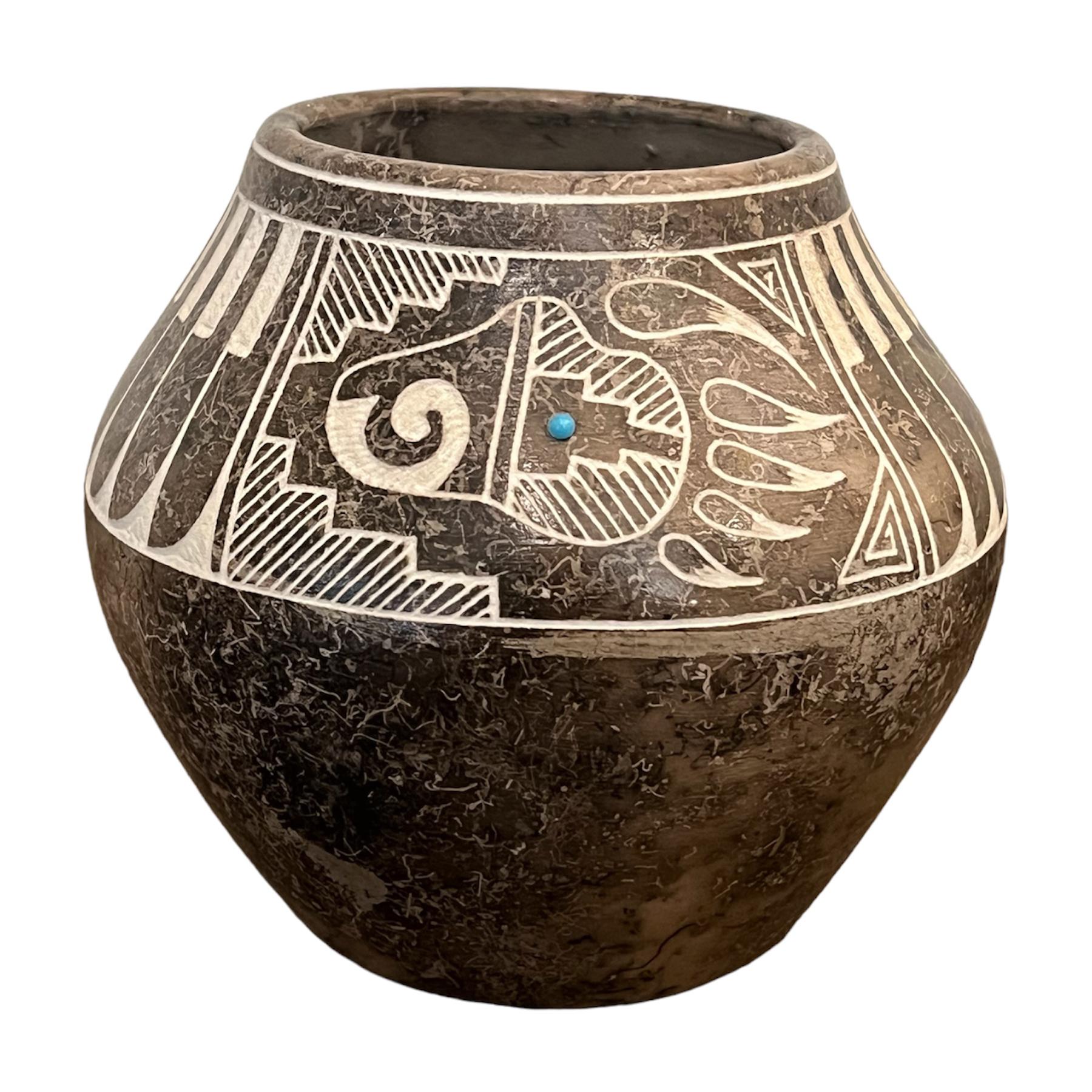 Acoma pot with horsehair detailing For Sale 1