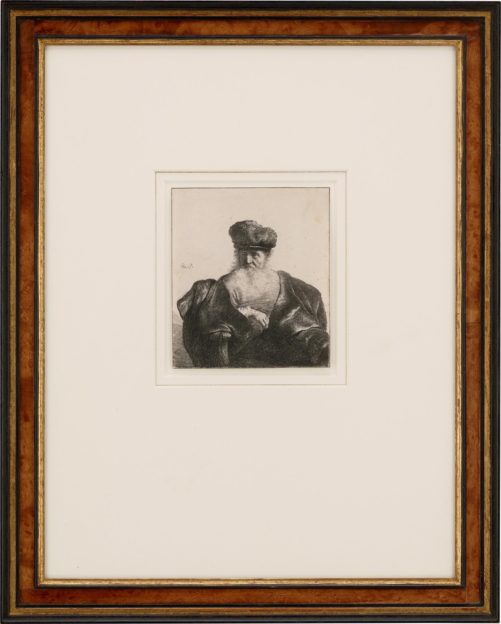 Vecchio con barba, berretto di pelliccia e mantello di velluto di Rembrandt van Rijn in vendita 1