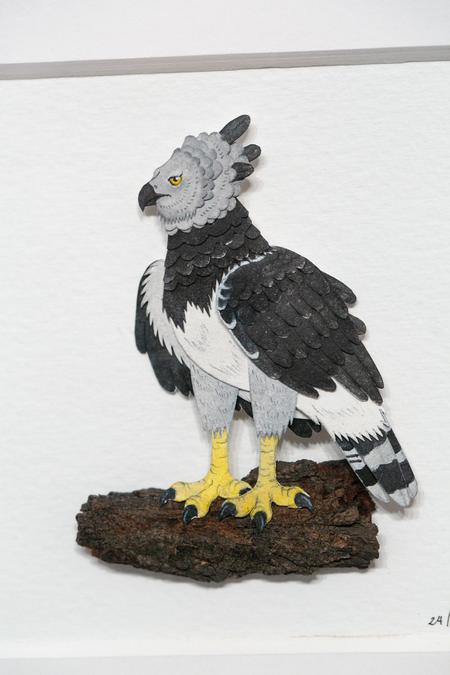 Arpy Eagle (aigle de mer) - Gris Figurative Sculpture par Nayan and Venus