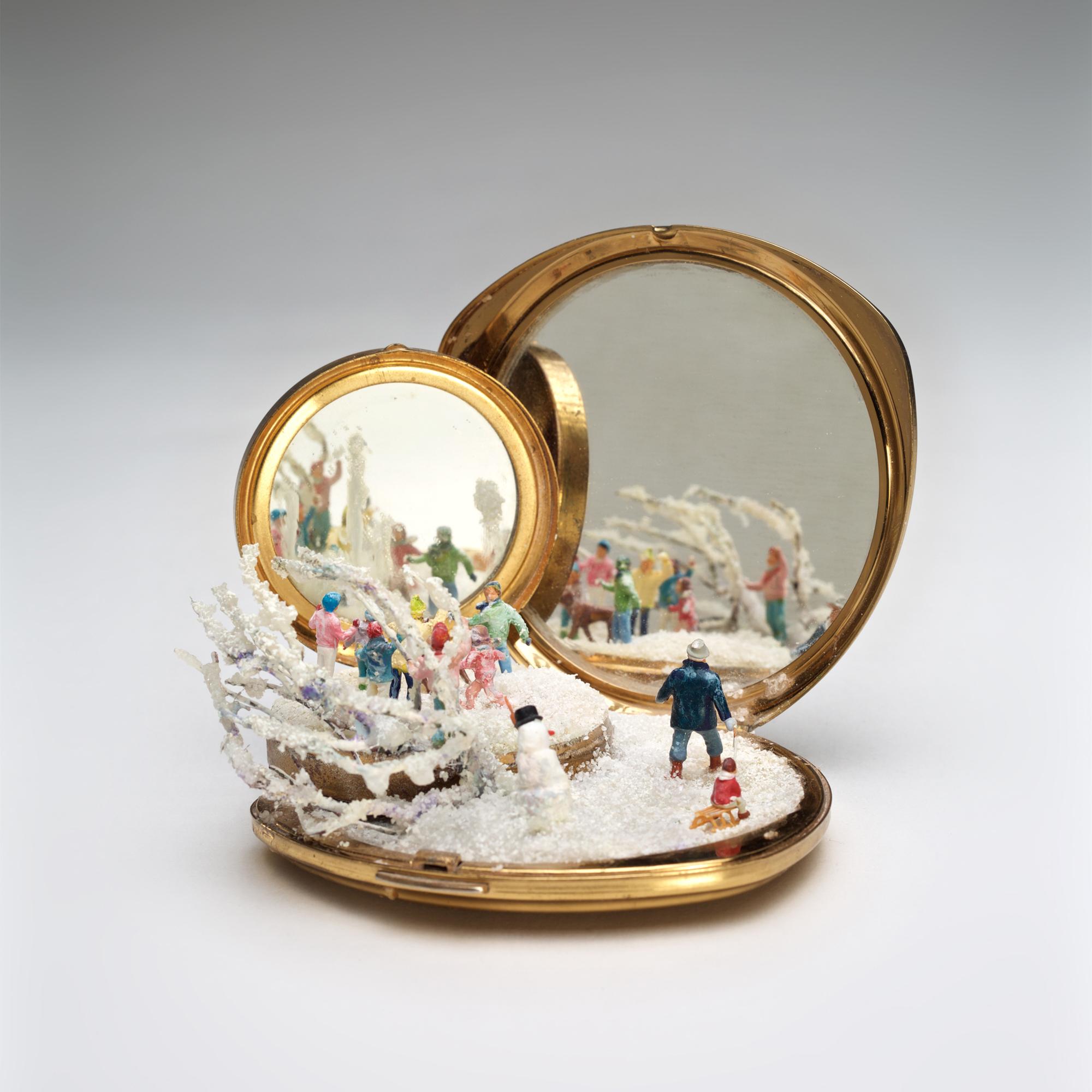 "Child & Child's Play, Make Way, Replay", Miniature, miroir compact, sculpture, Winter