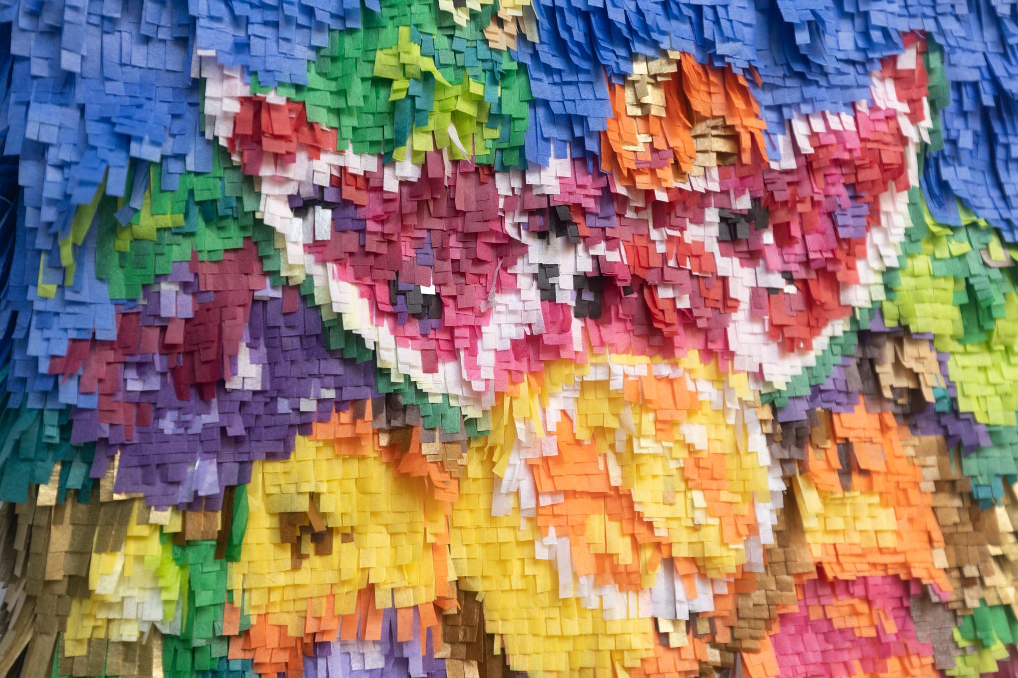 Sans titre (Véritable vie avec perroquet et fruits), d'après Frida Kahlo - Contemporain Sculpture par Justin Favela