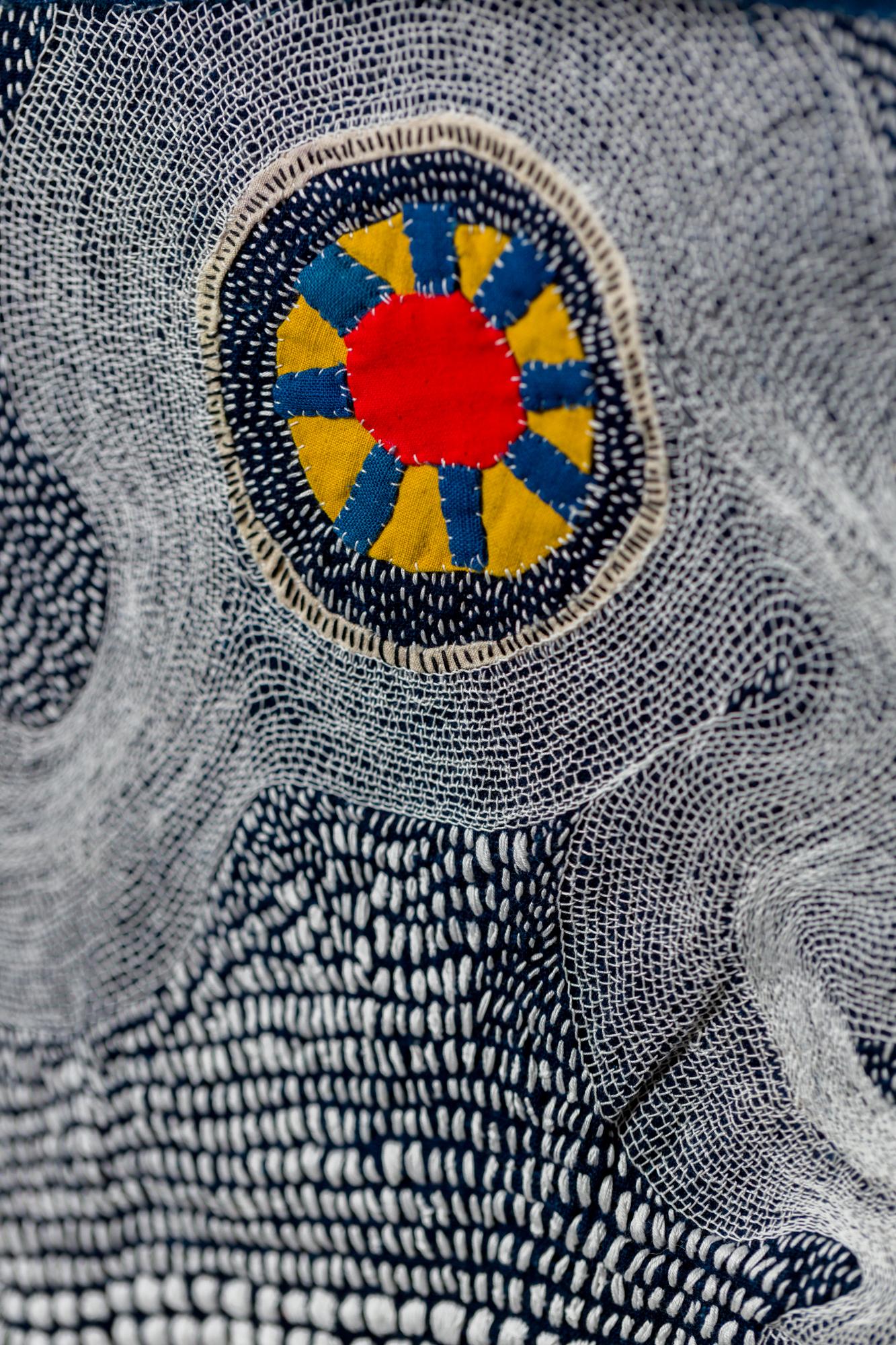 « And Then There Were Two », broderie à la main, textiles anciens, représentation d'étoiles en vente 5